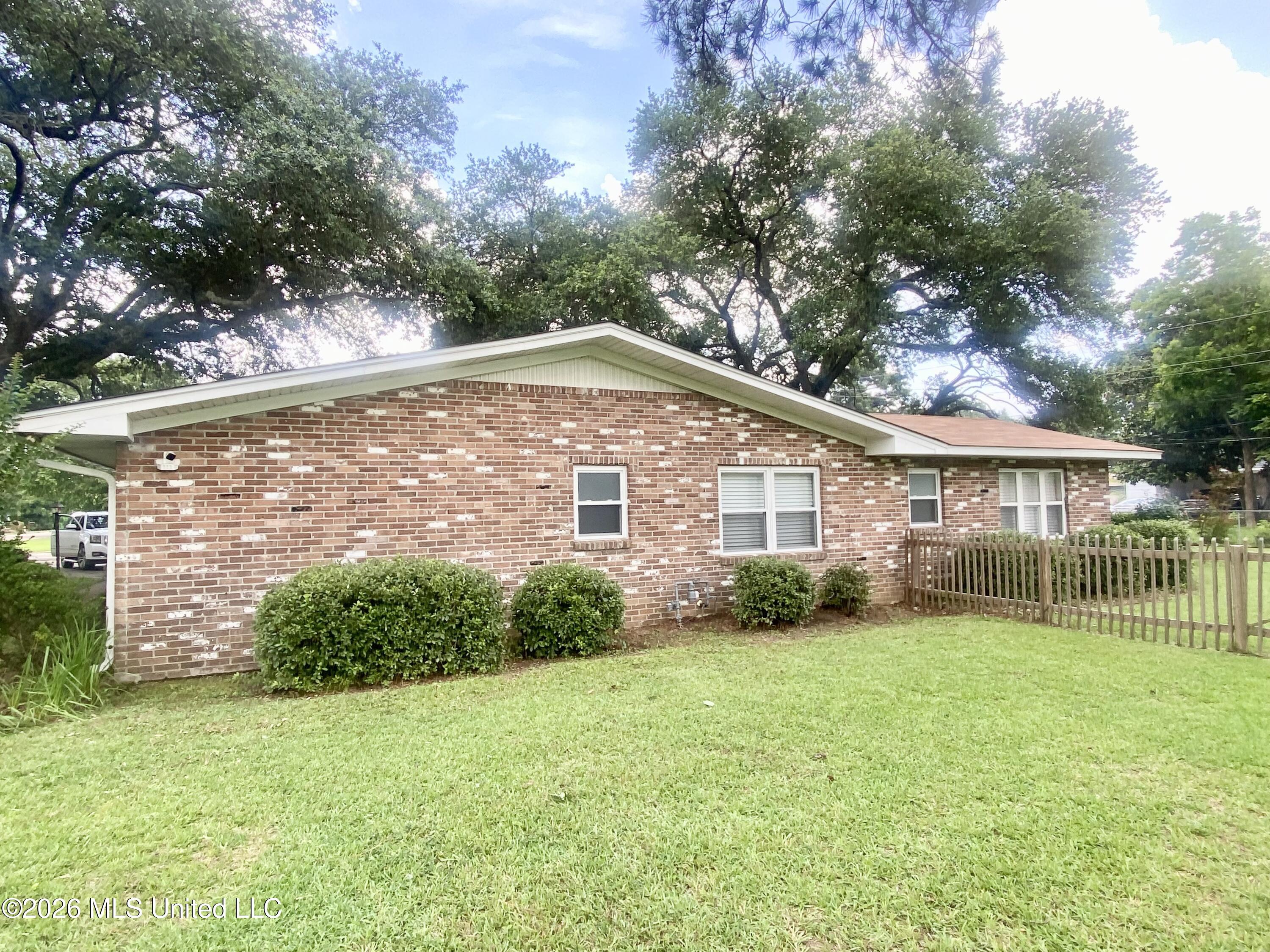 914 Lee Avenue Property Photo 3