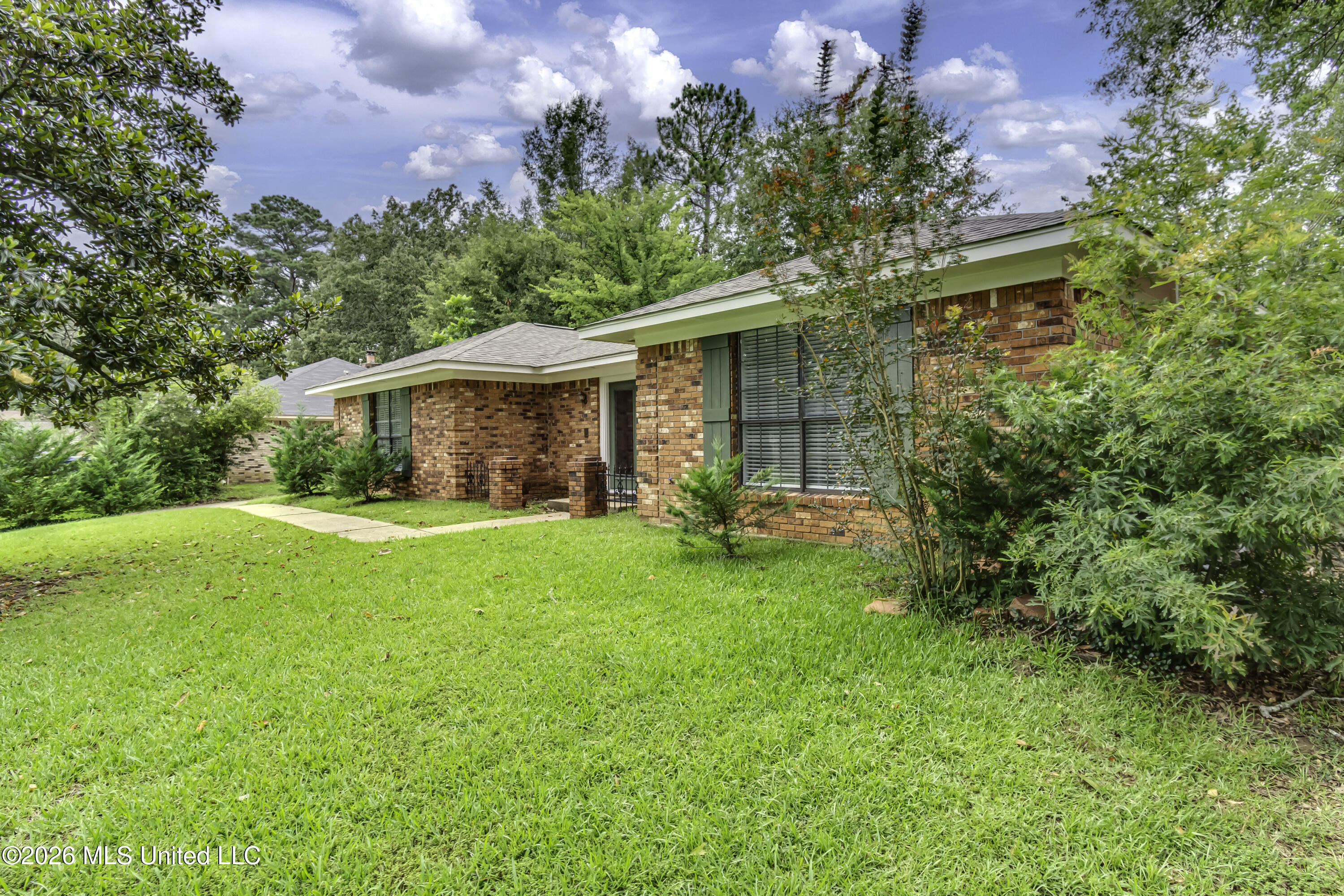 9 Treeway Drive Property Photo 2