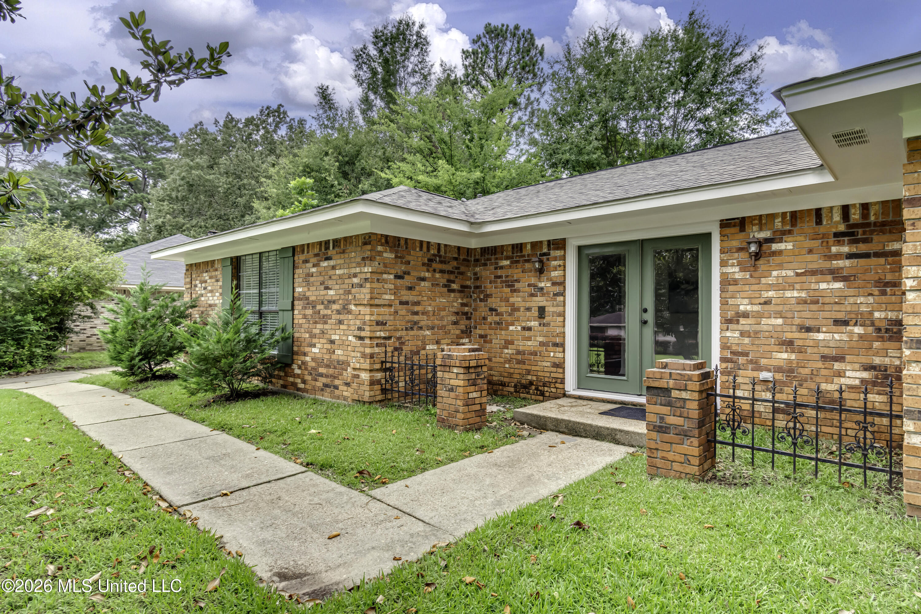 9 Treeway Drive Property Photo 3