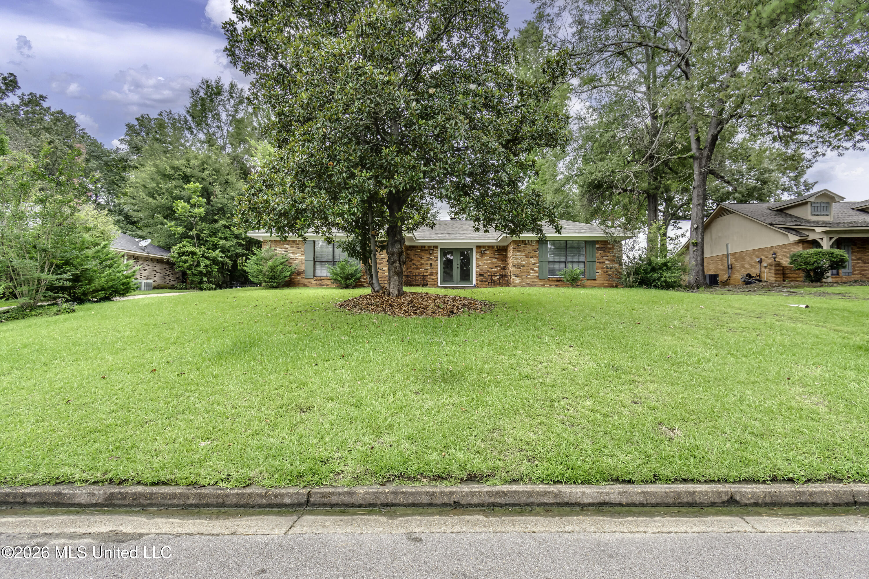 9 Treeway Drive Property Photo 5