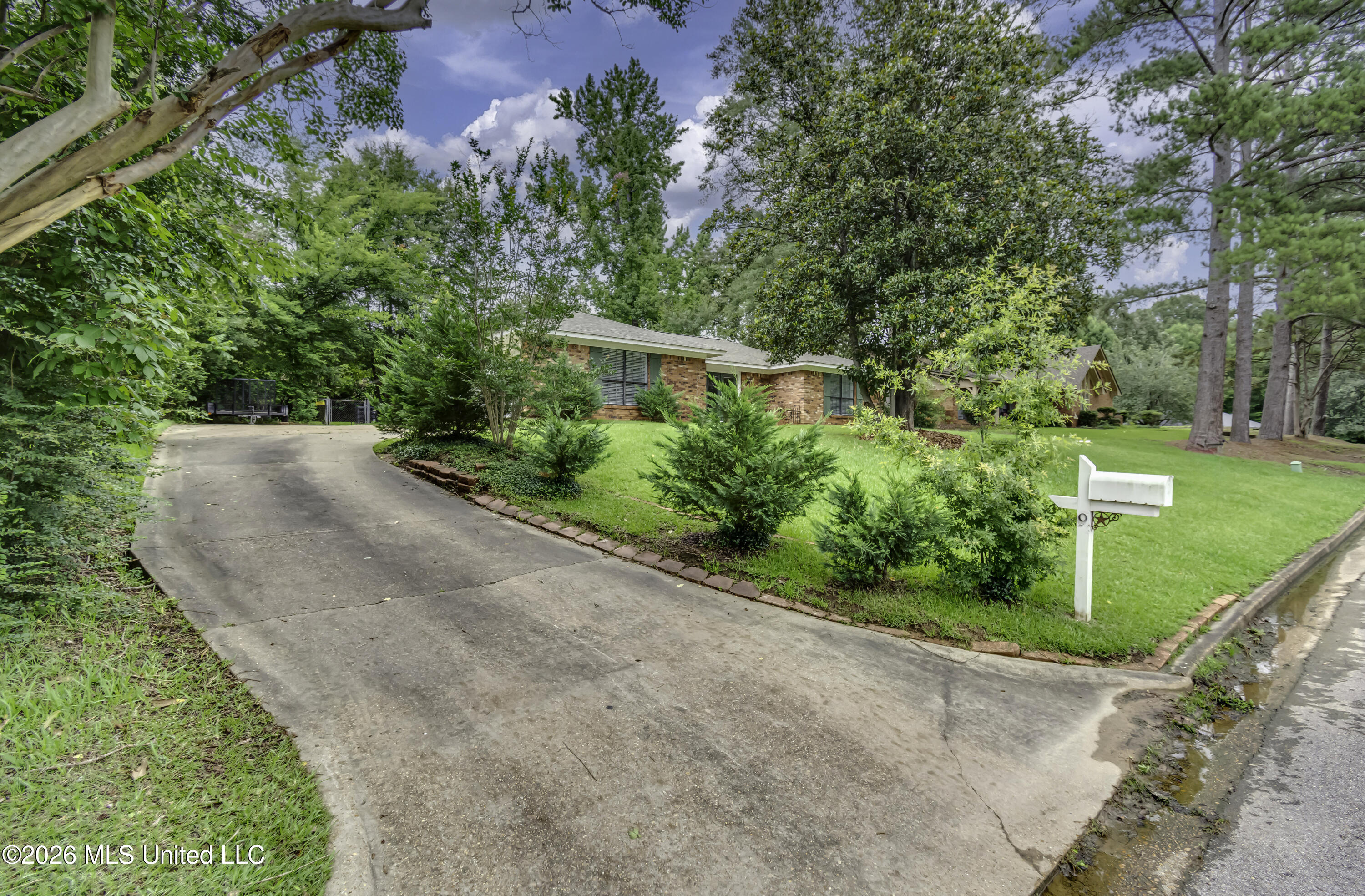 9 Treeway Drive Property Photo 6