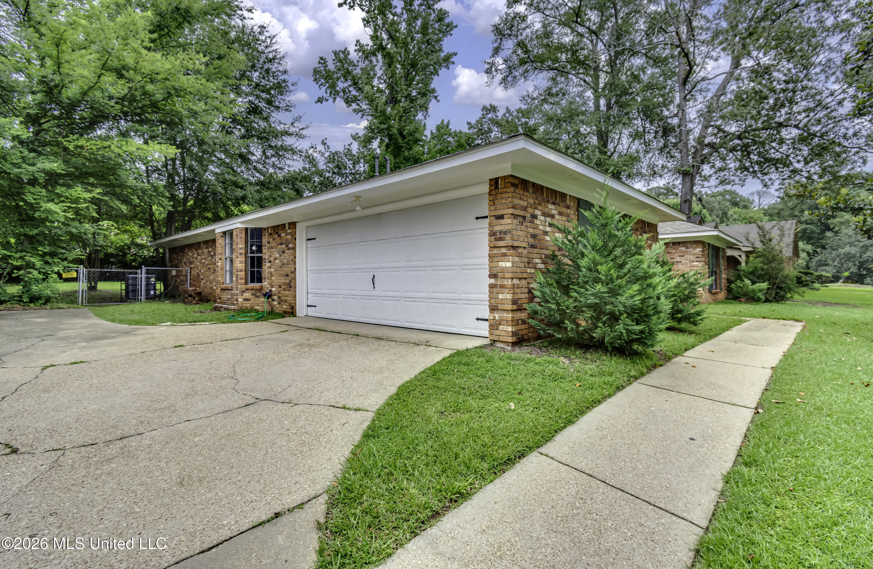 9 Treeway Drive Property Photo 7