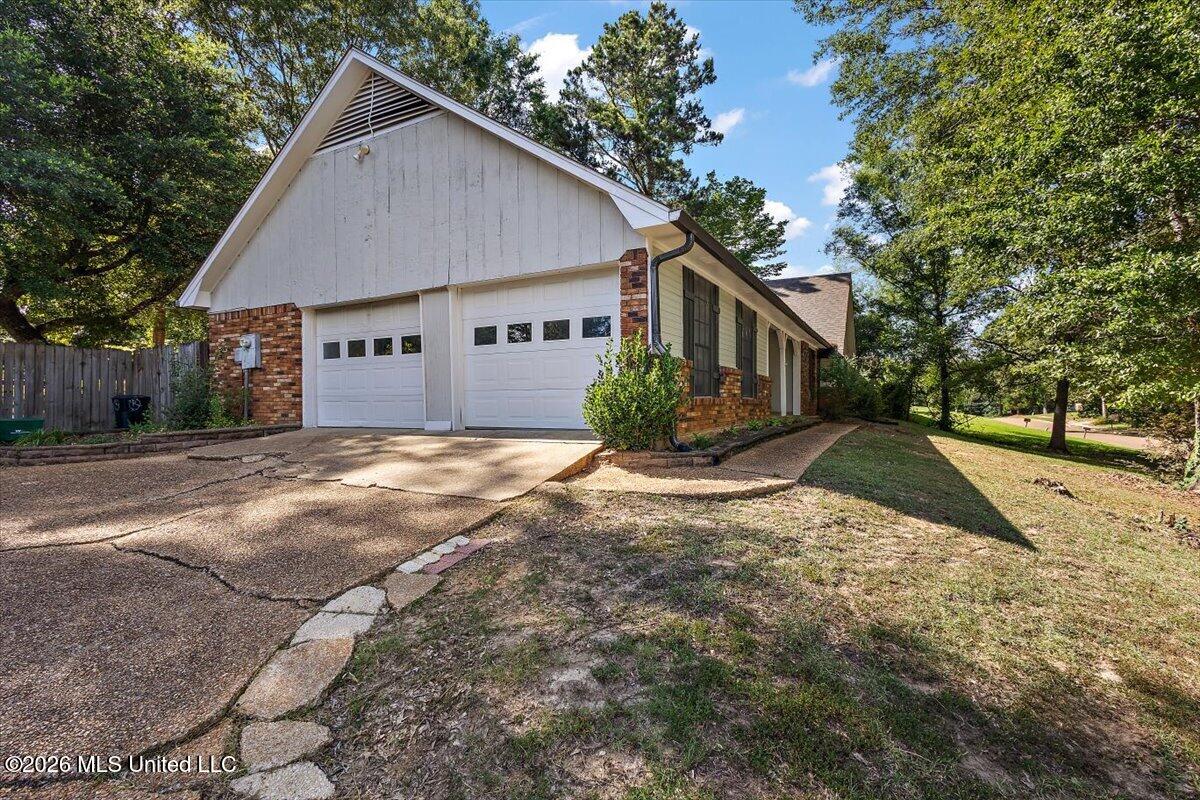 703 Parker Drive Property Photo 2