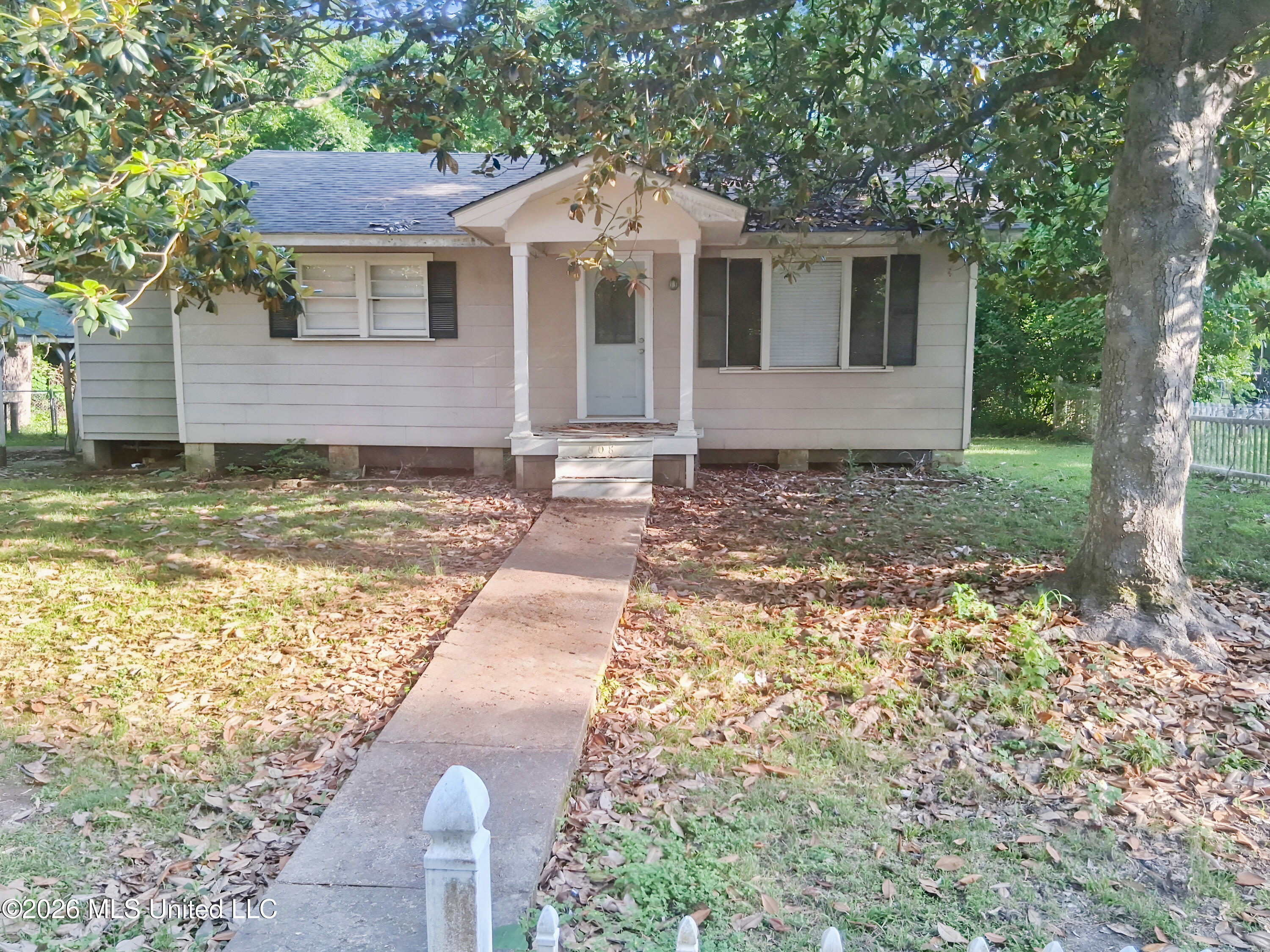 808 Highway 61 N Property Photo 2