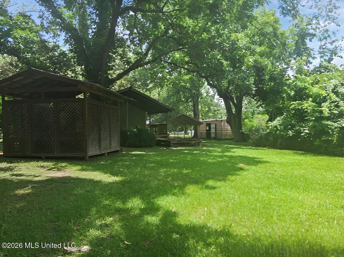 808 Highway 61 N Property Photo 24
