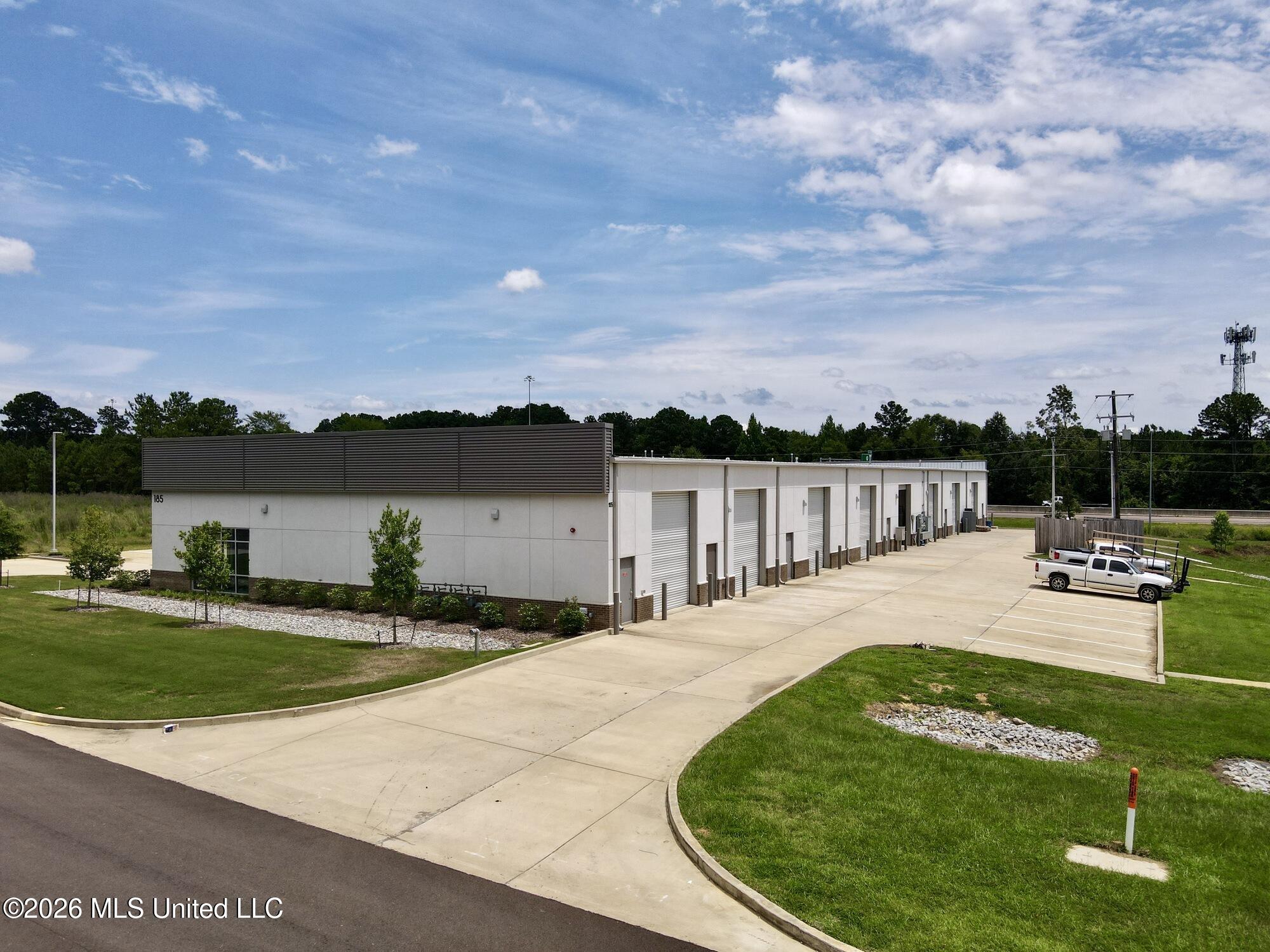 185 Country Place Parkway Property Photo 1