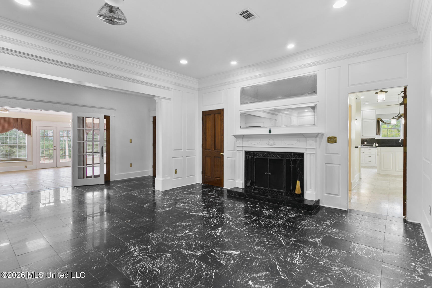 8 12 Oaks Place Property Photo 11