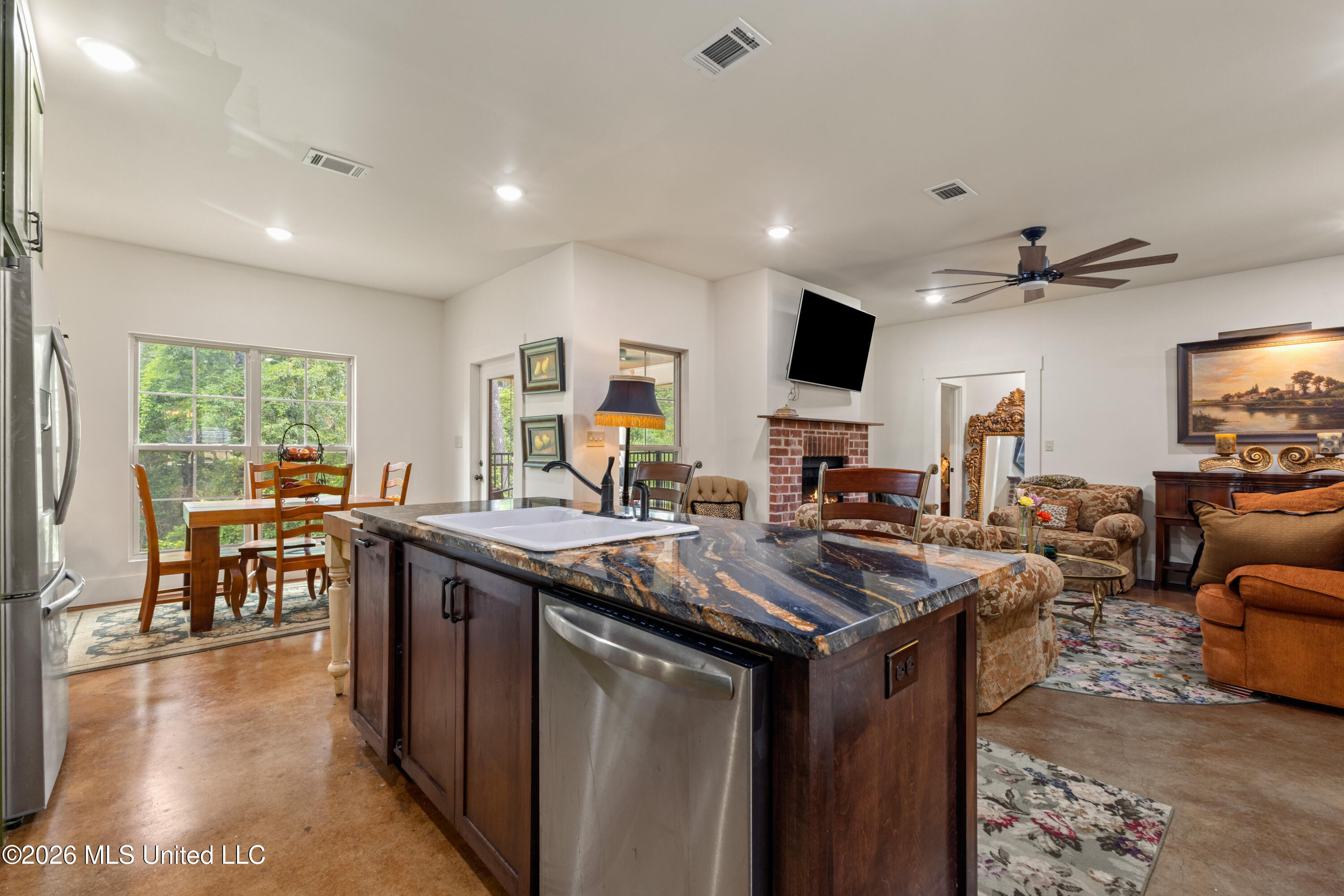 14 Spring Lake Drive Property Photo 12