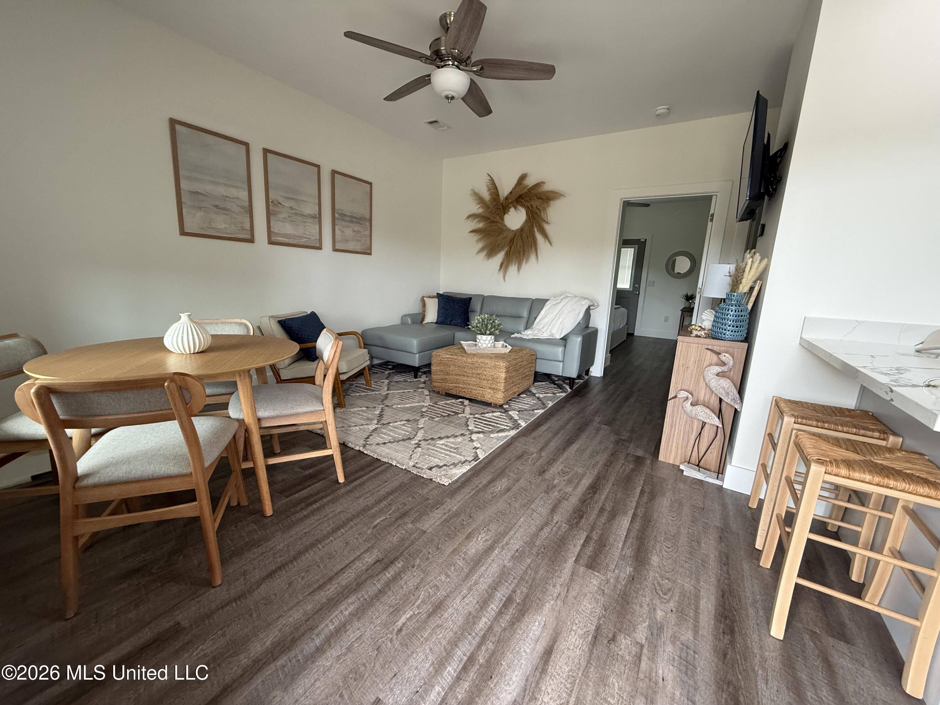 6157 S Railroad Avenue Property Photo 4