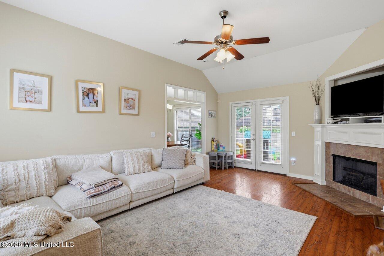 418 Springhill Point Property Photo 4