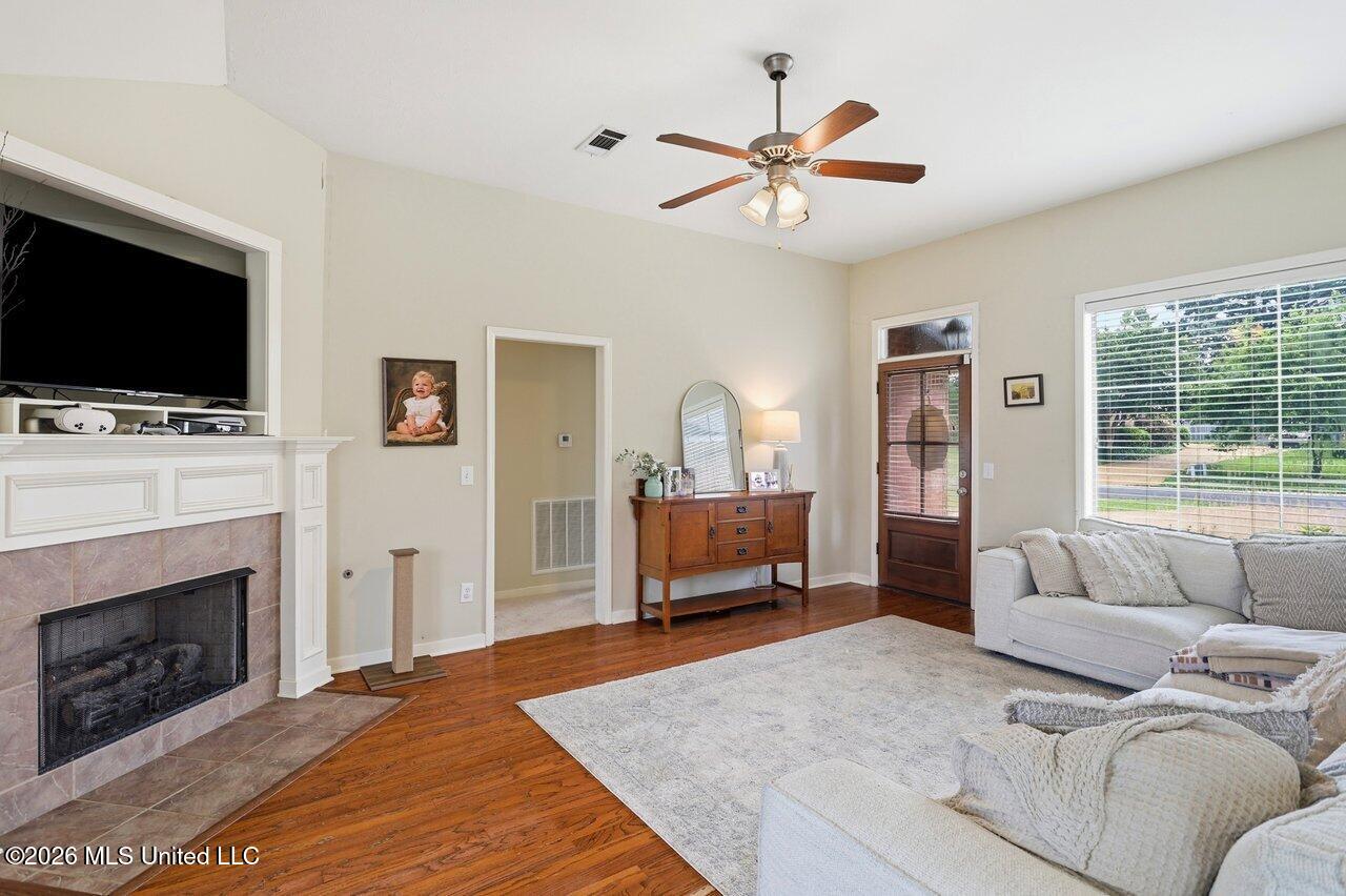 418 Springhill Point Property Photo 5