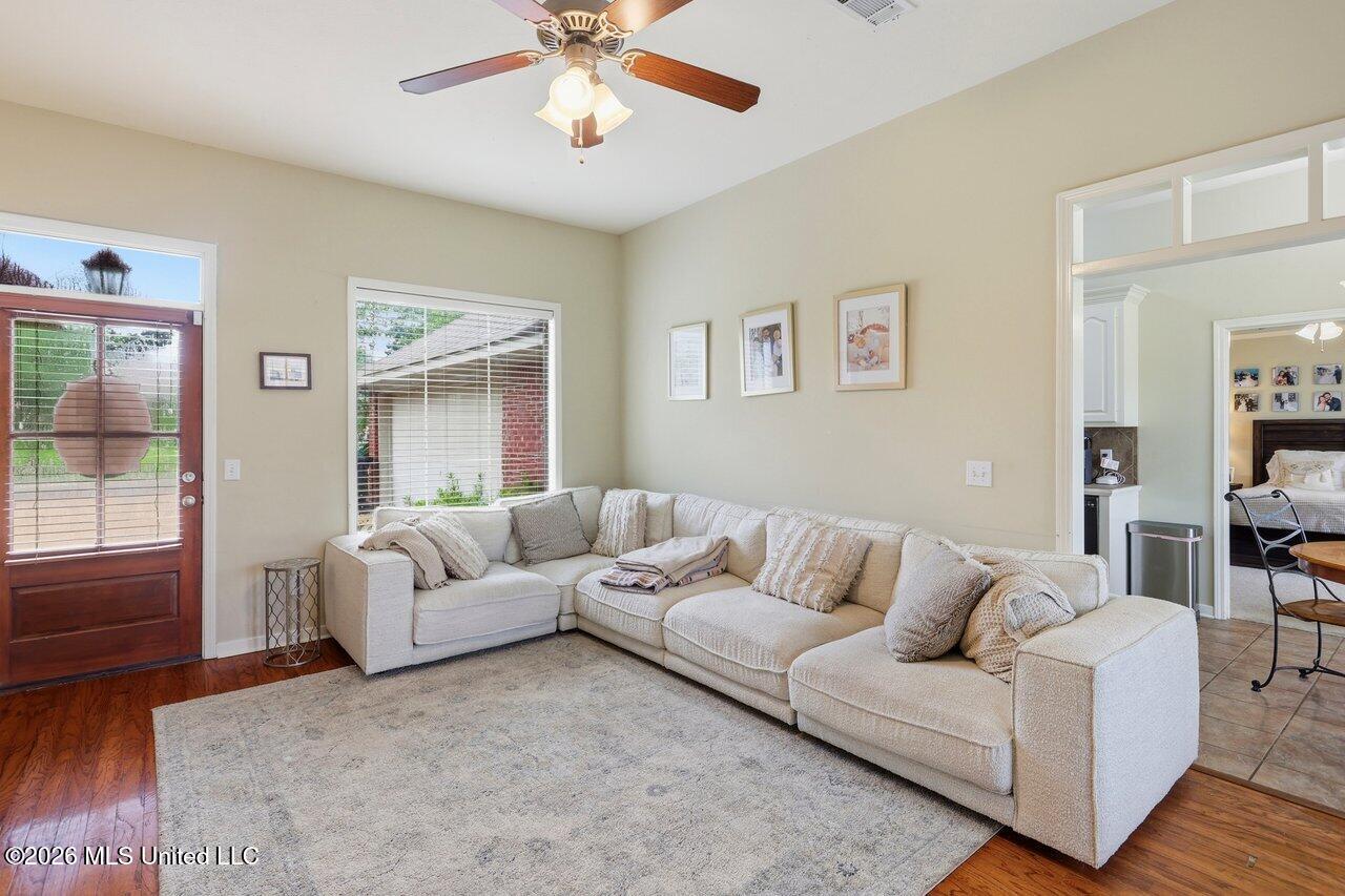418 Springhill Point Property Photo 6
