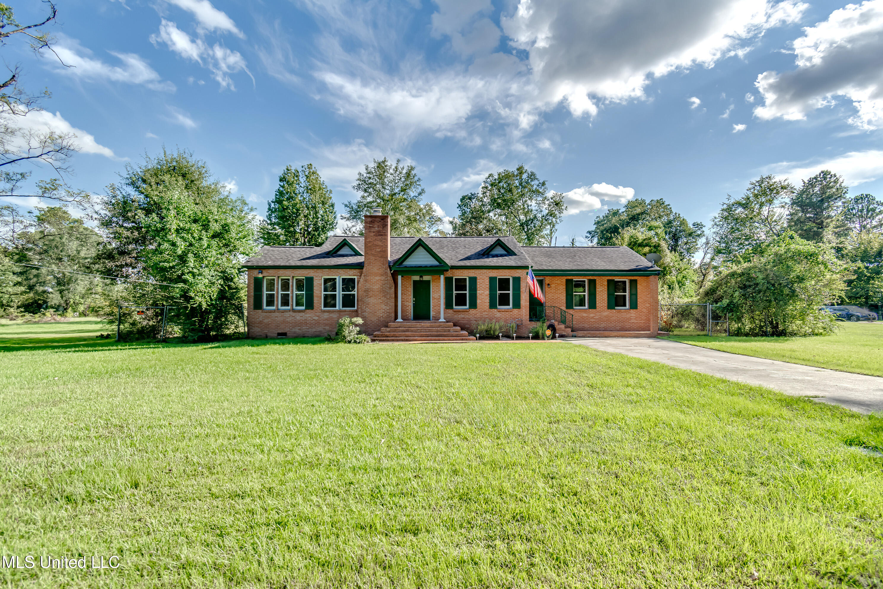 239 Fernwood Drive Property Photo 4