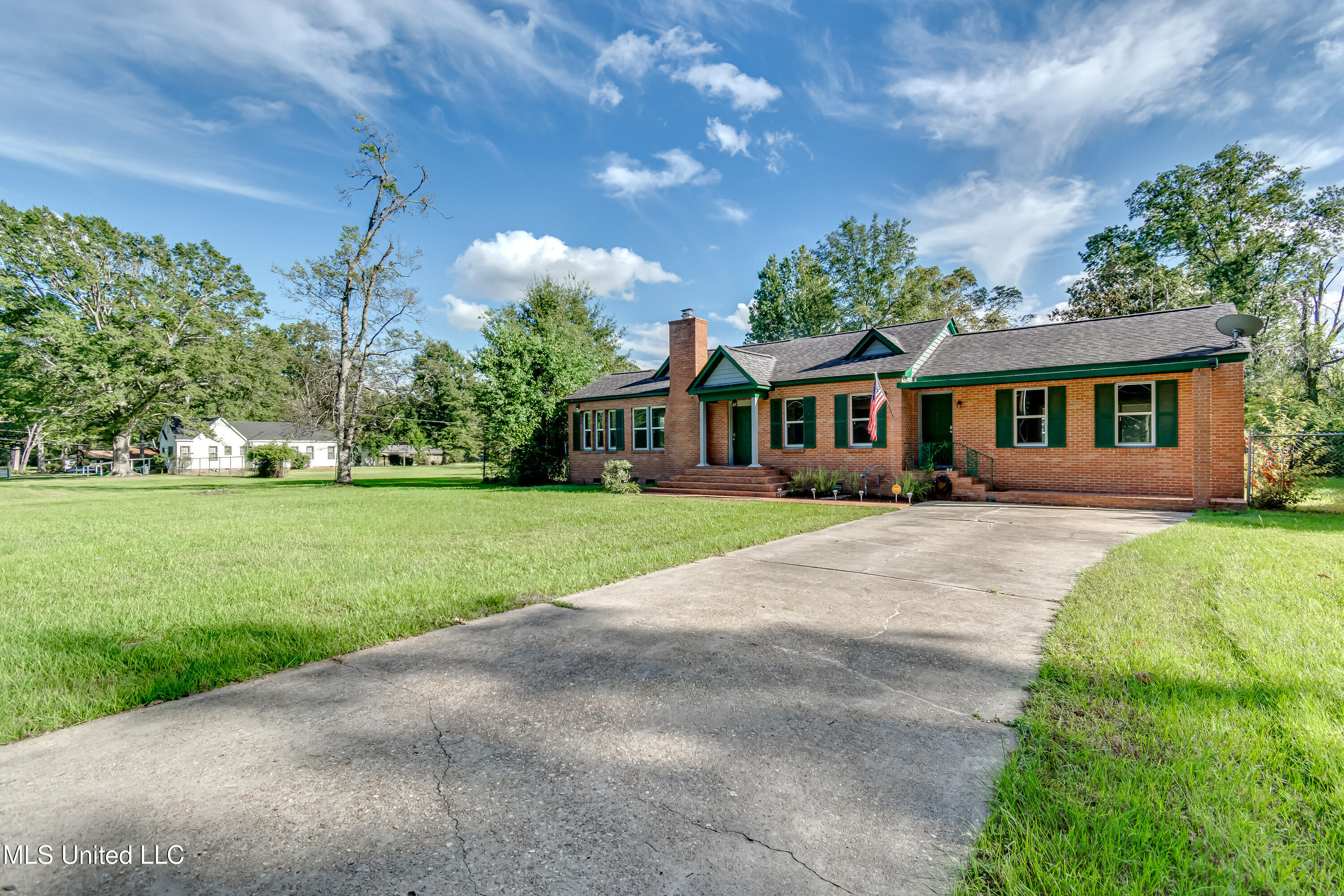 239 Fernwood Drive Property Photo 6