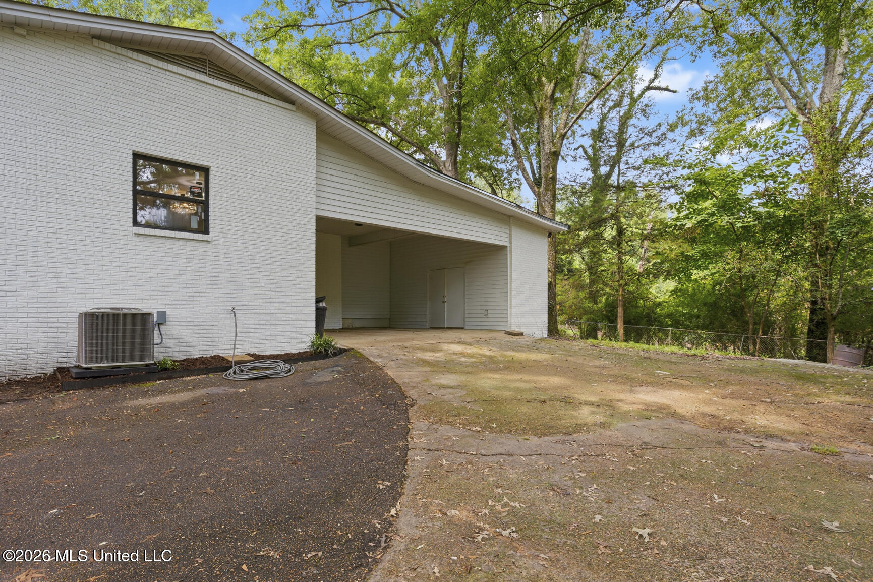 10917 Highway 27 Property Photo 2