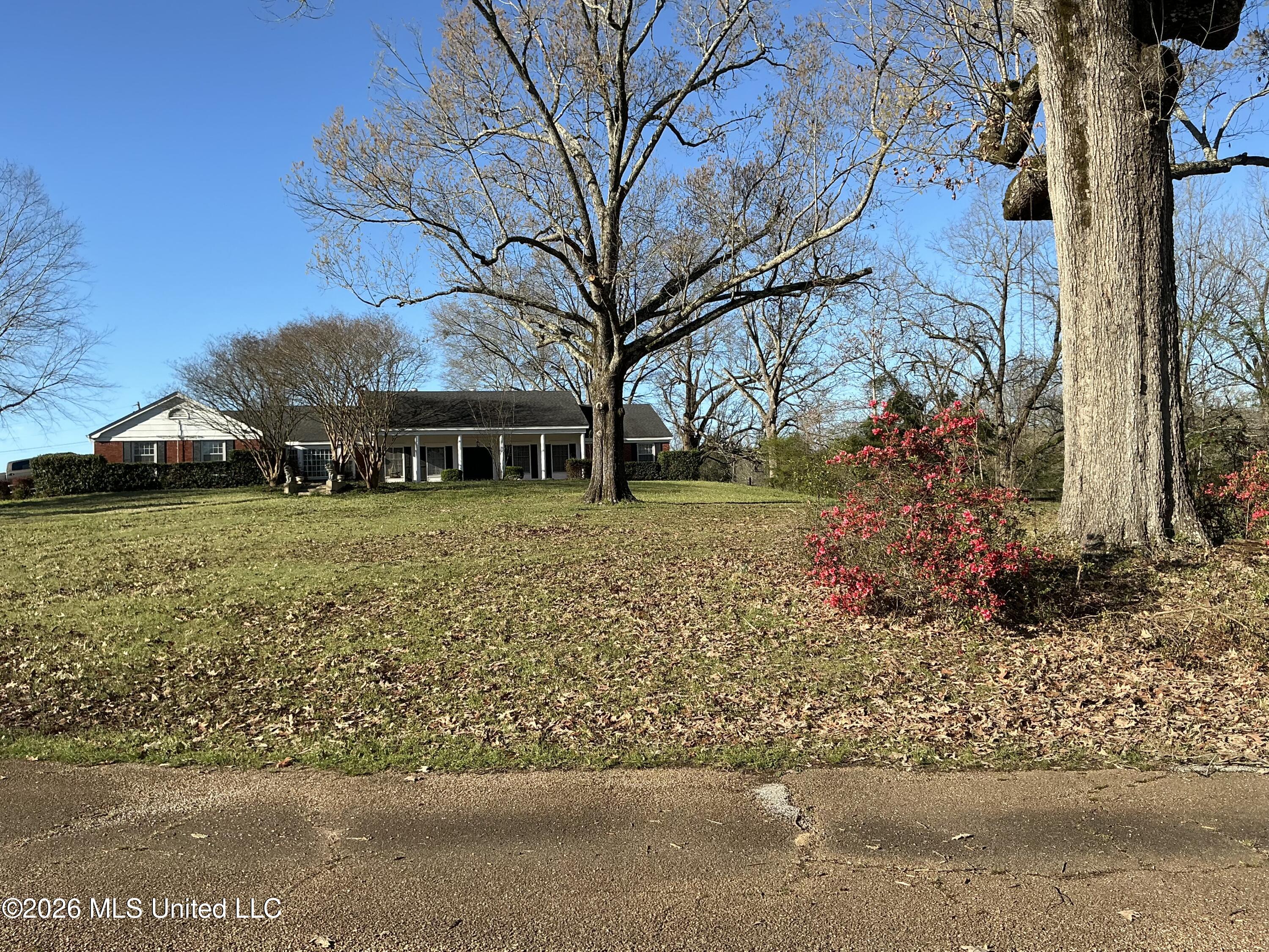 401 S Binford Avenue Property Photo 1