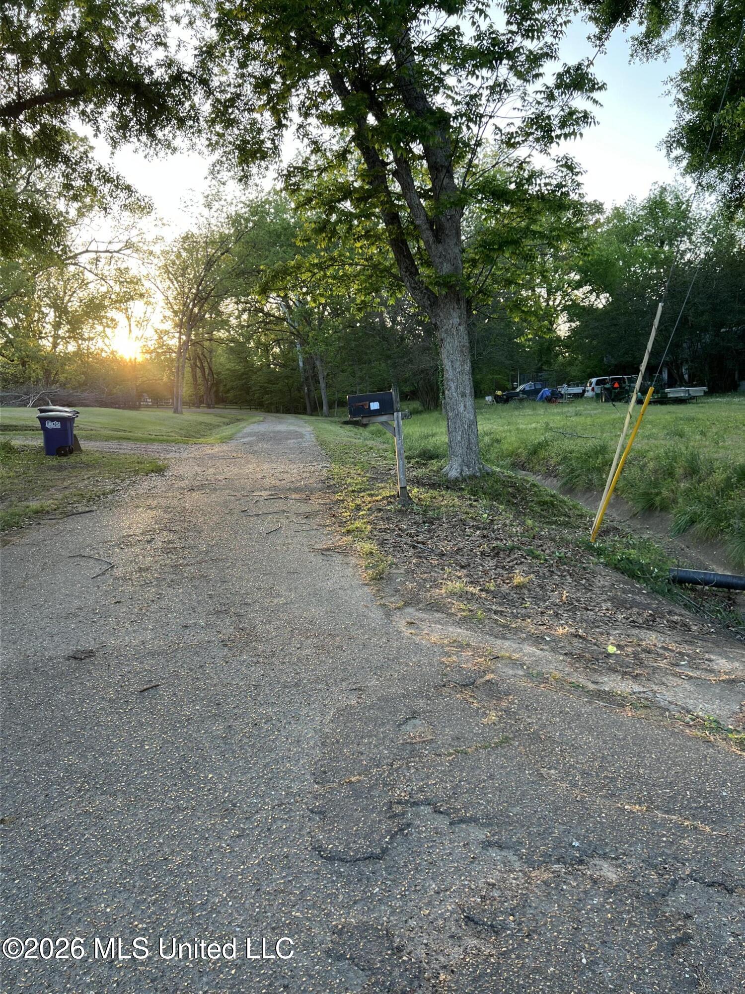 401 S Binford Avenue Property Photo 11