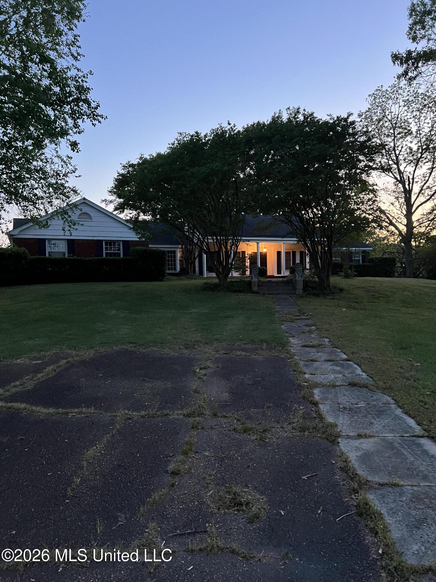 401 S Binford Avenue Property Photo 21