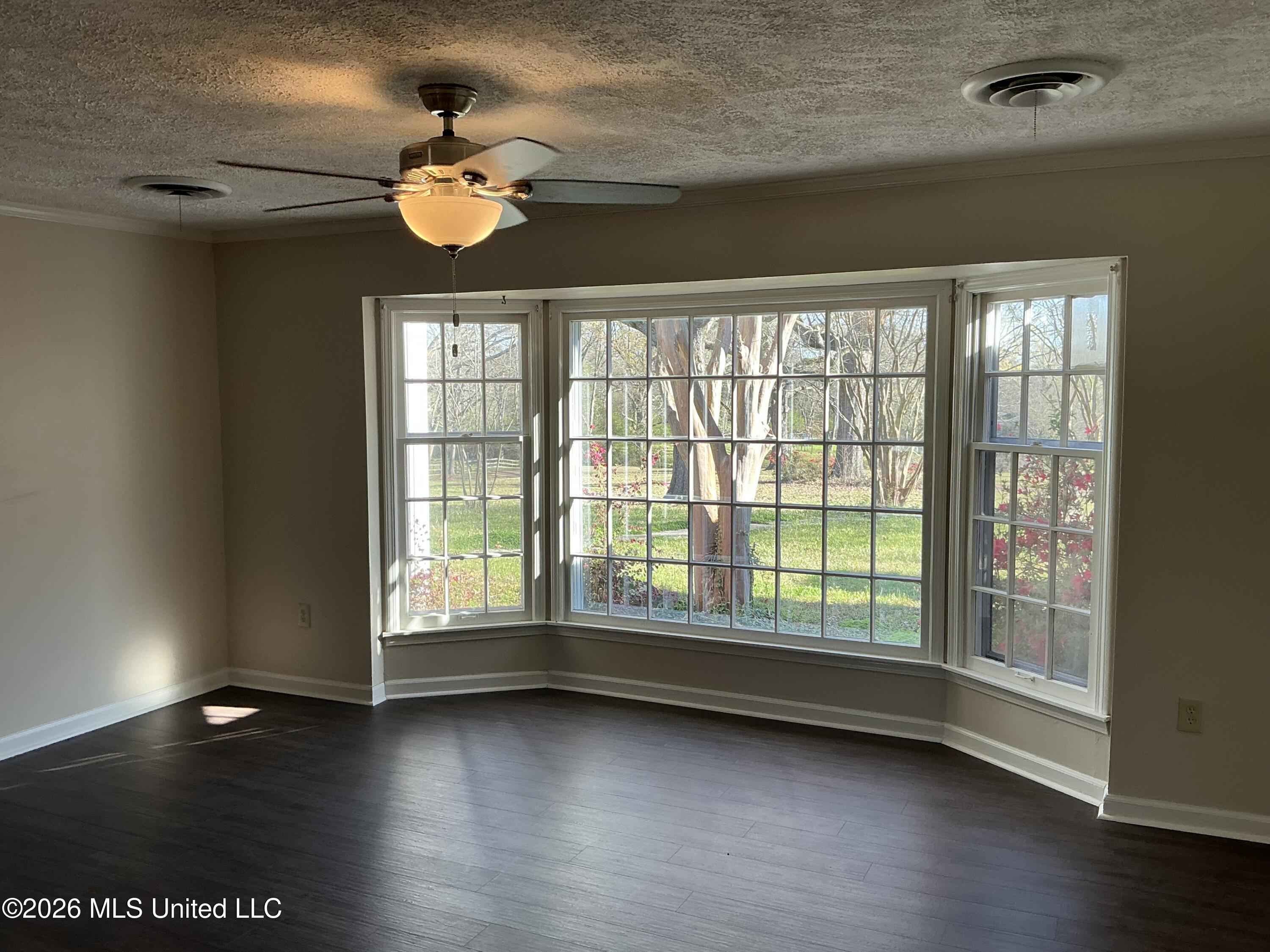 401 S Binford Avenue Property Photo 33
