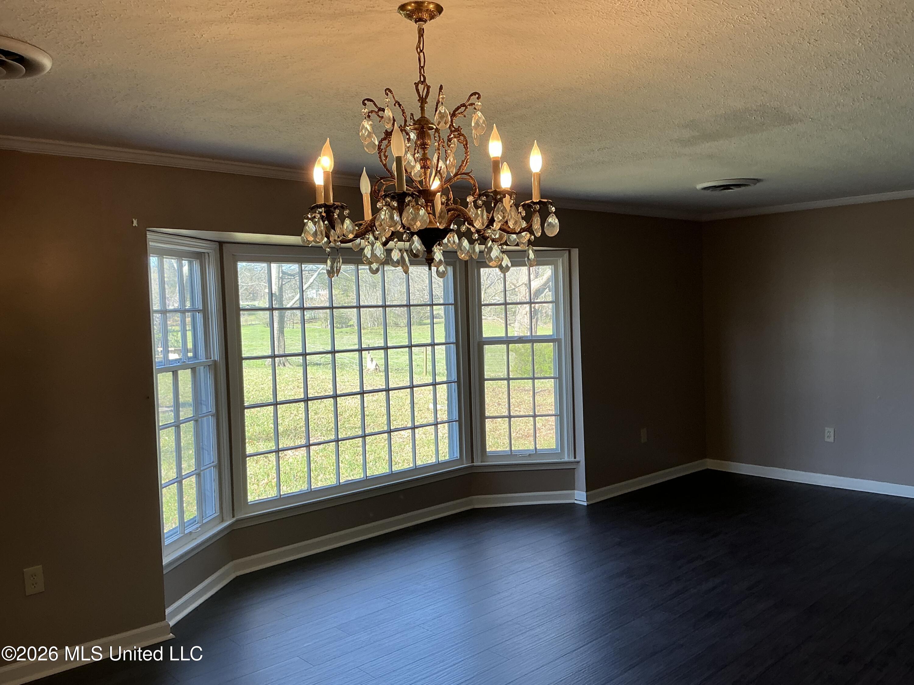 401 S Binford Avenue Property Photo 34