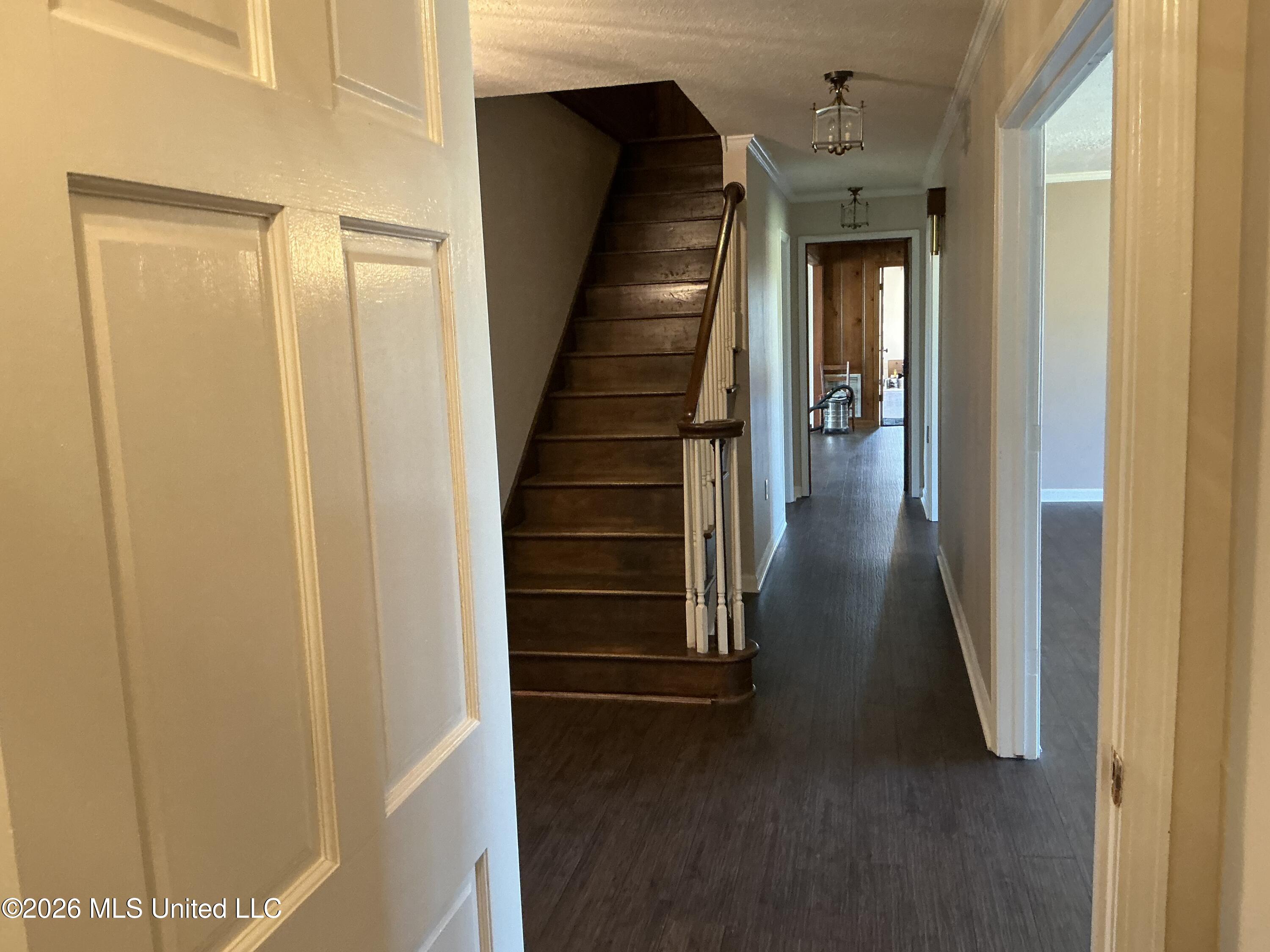 401 S Binford Avenue Property Photo 35
