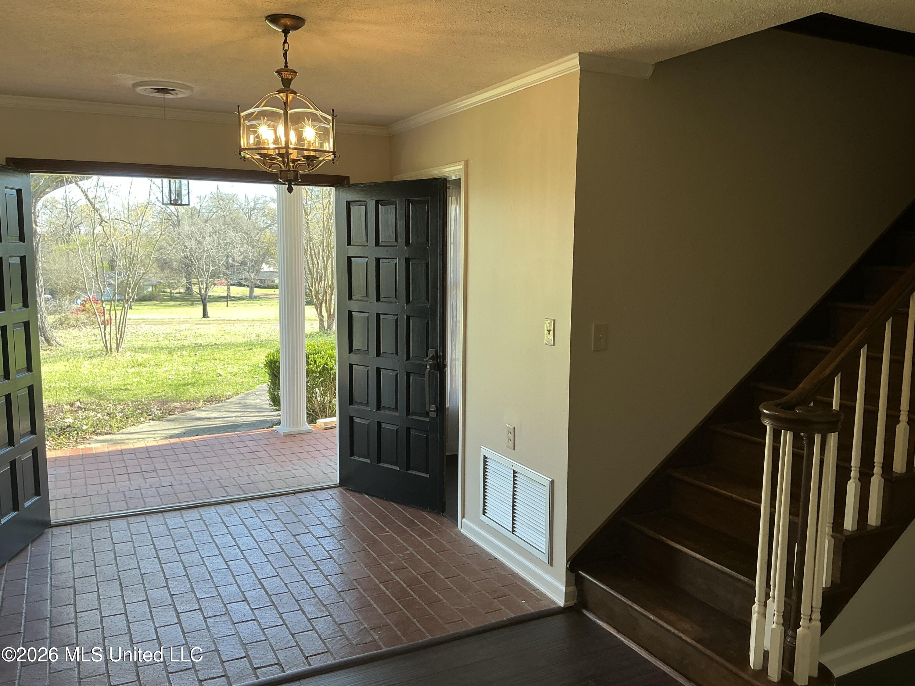 401 S Binford Avenue Property Photo 36