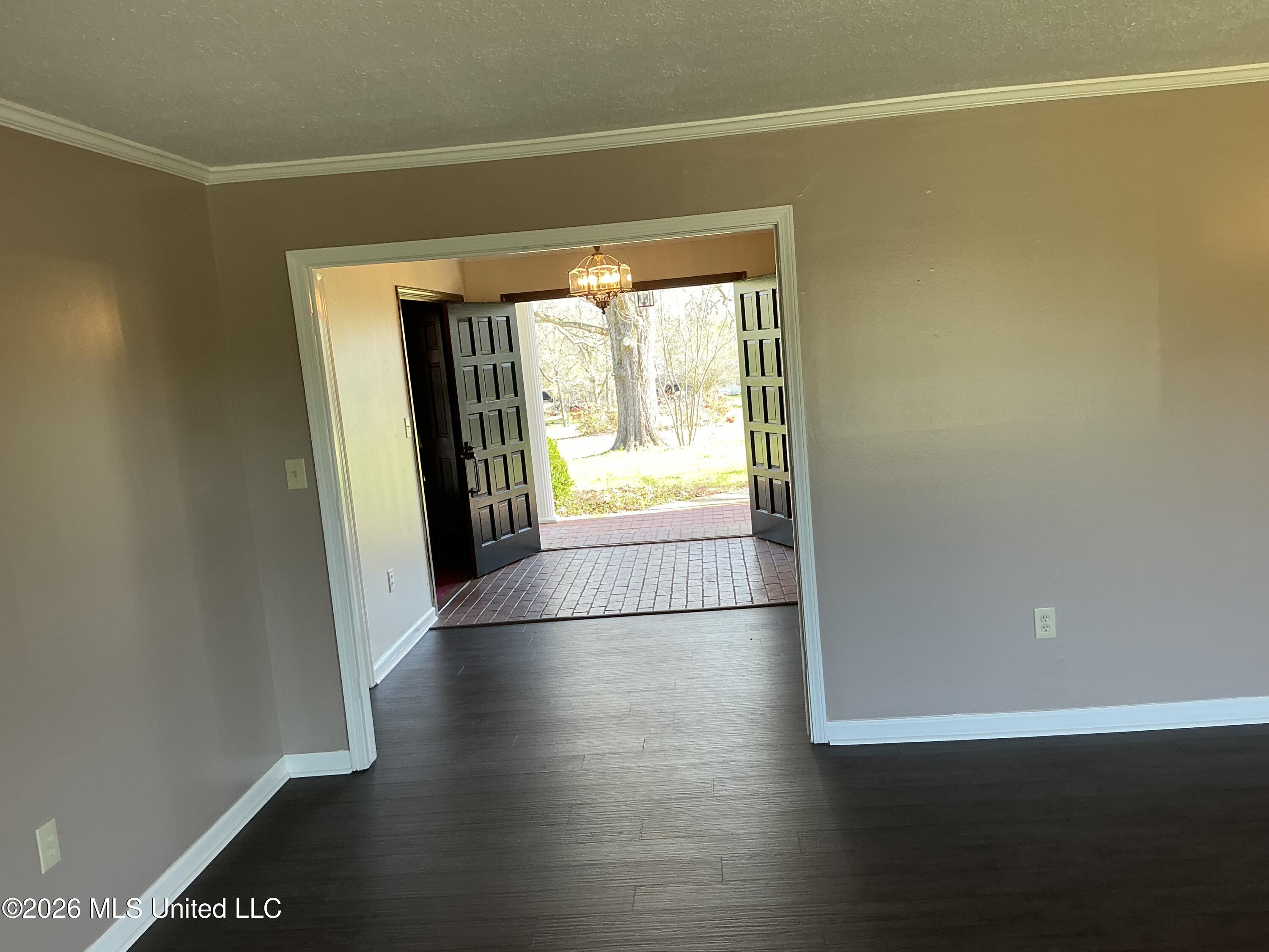 401 S Binford Avenue Property Photo 37