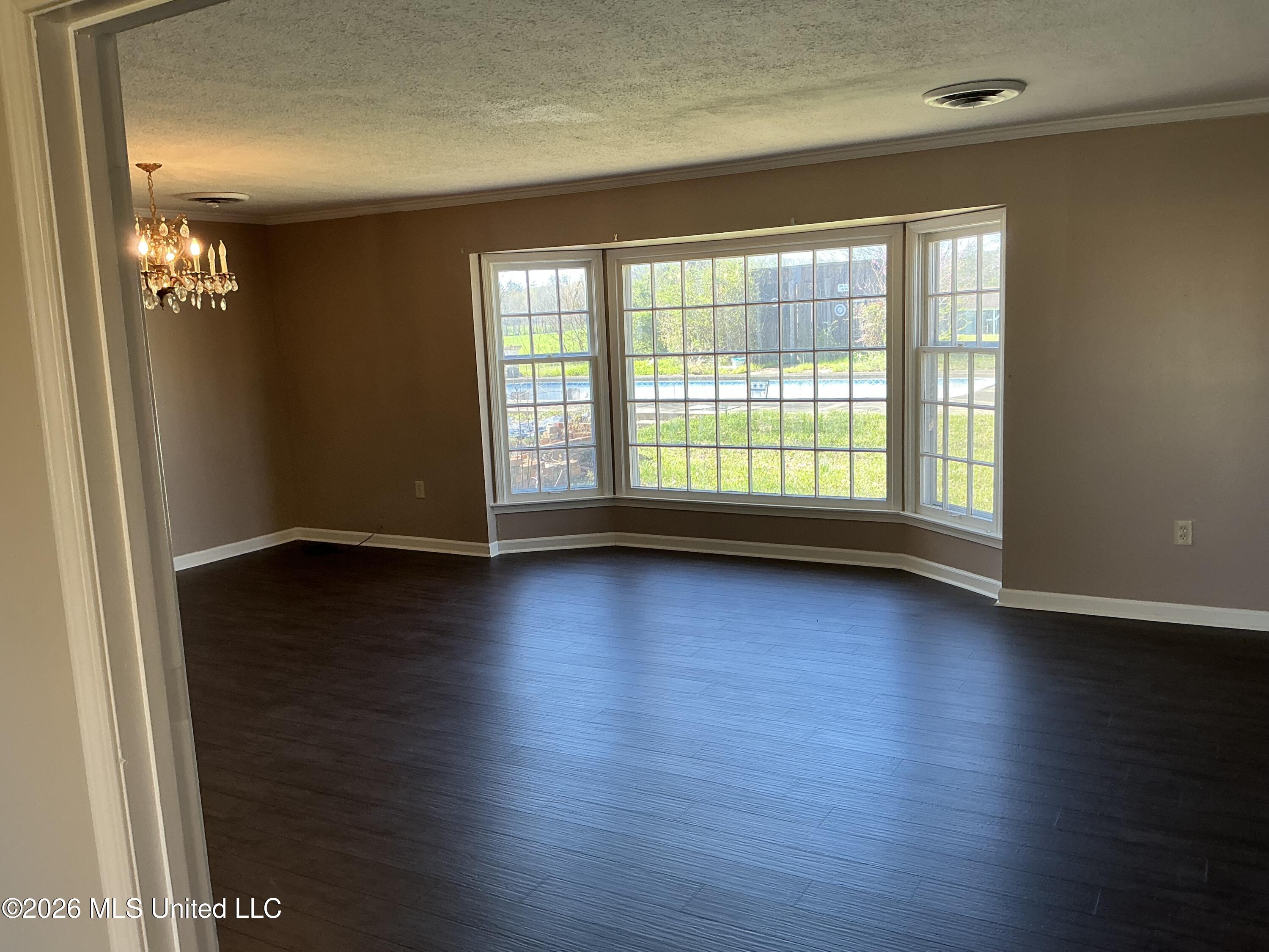 401 S Binford Avenue Property Photo 38