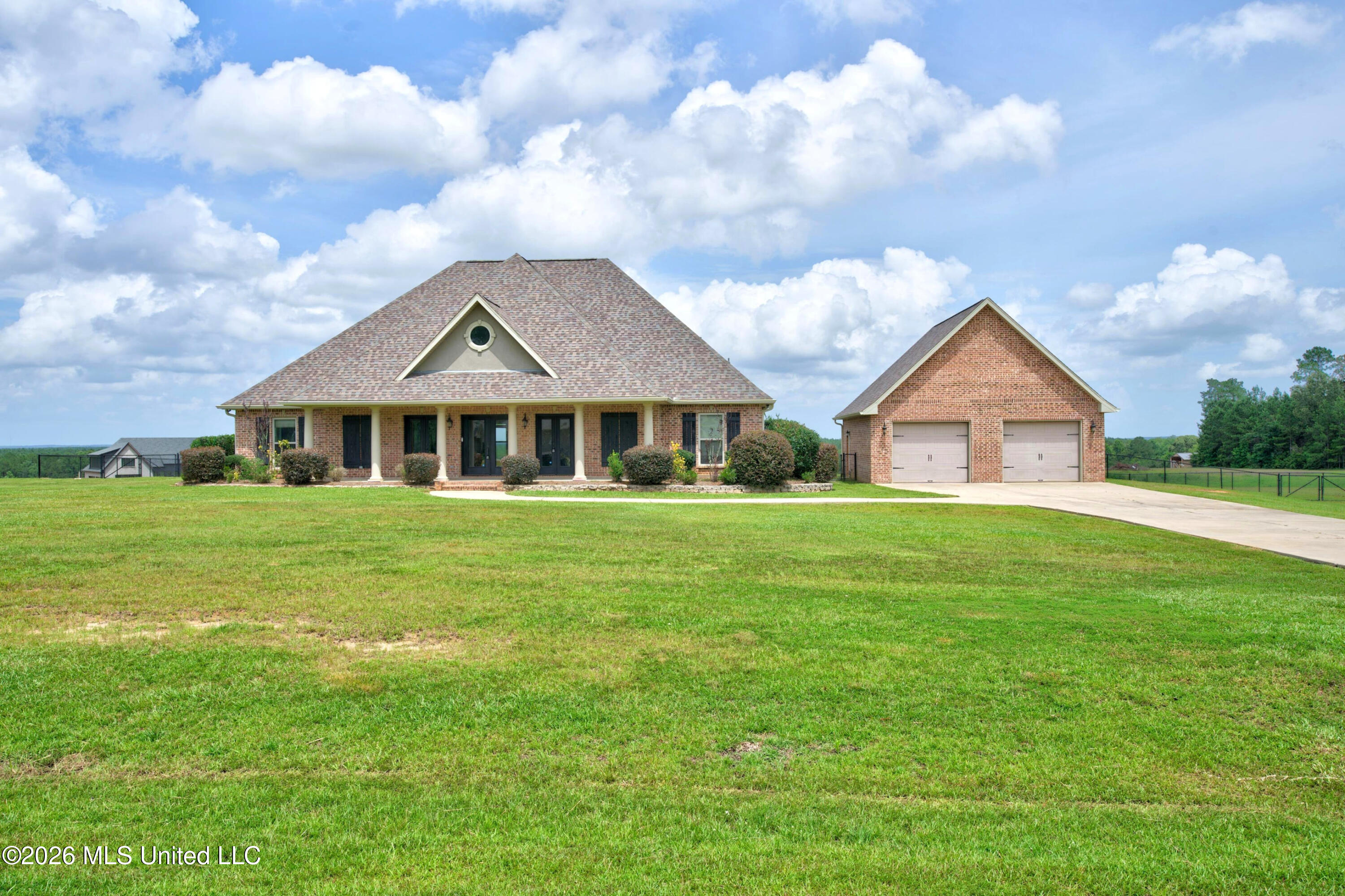 74 The Hills Drive Property Photo 3