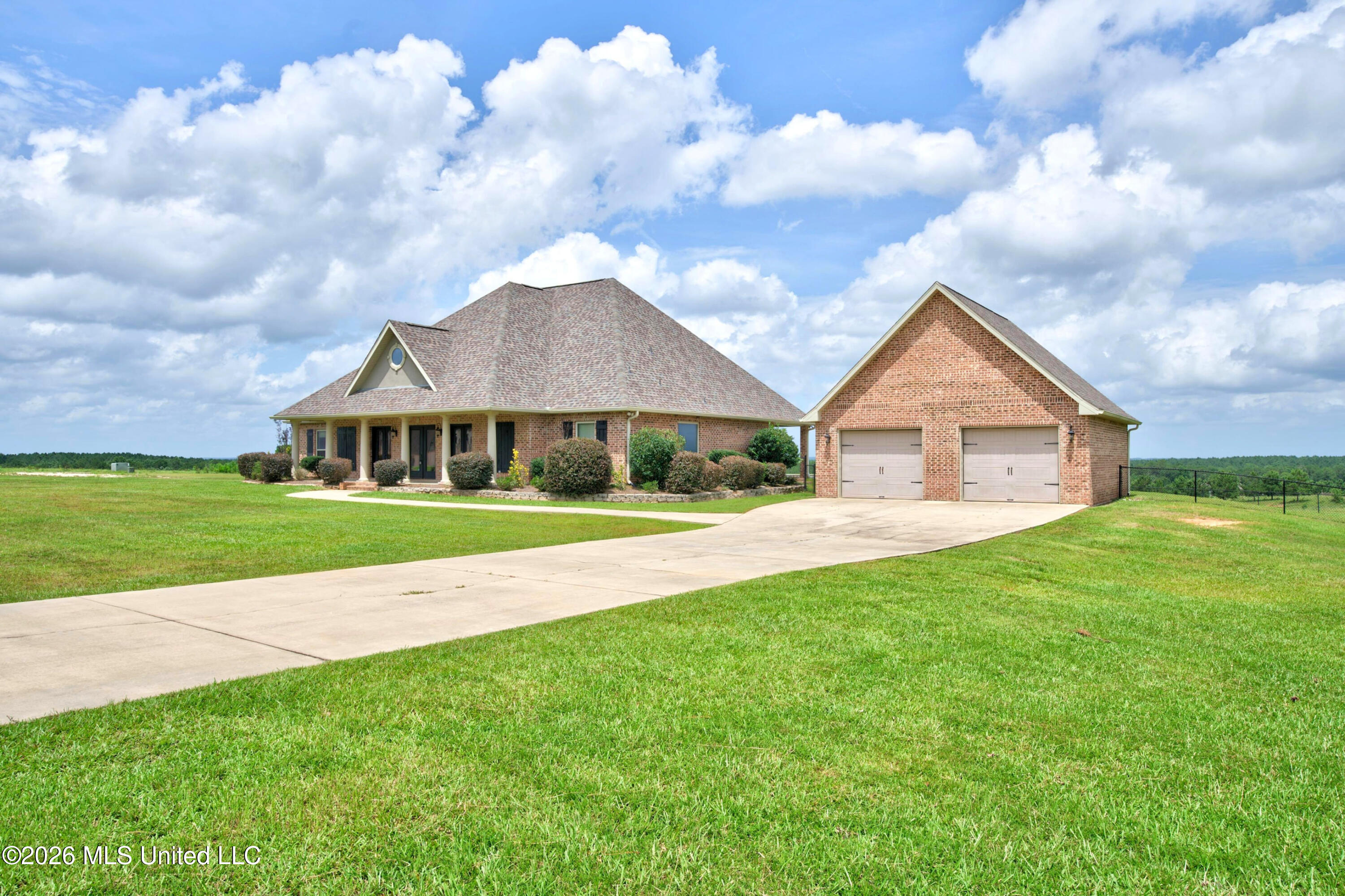74 The Hills Drive Property Photo 4