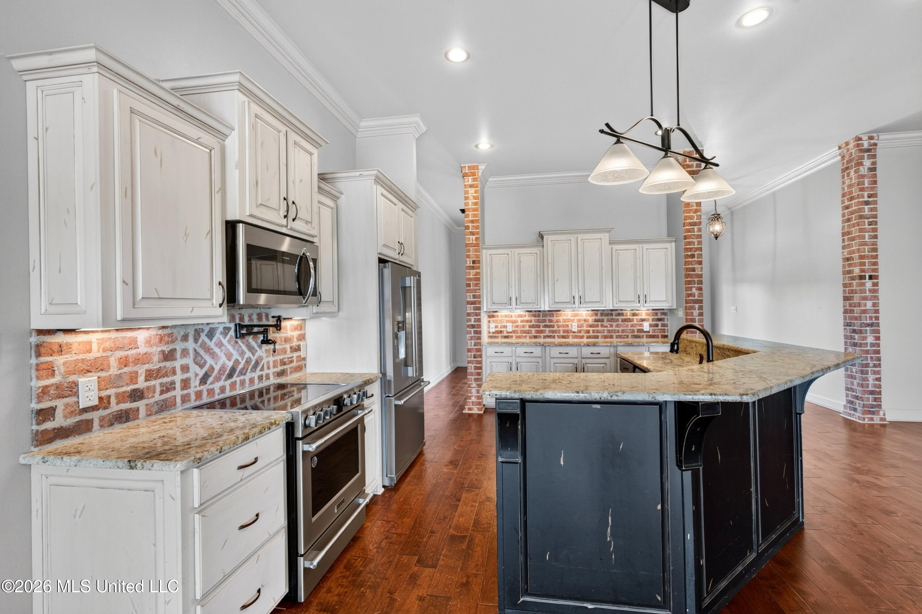 74 The Hills Drive Property Photo 20