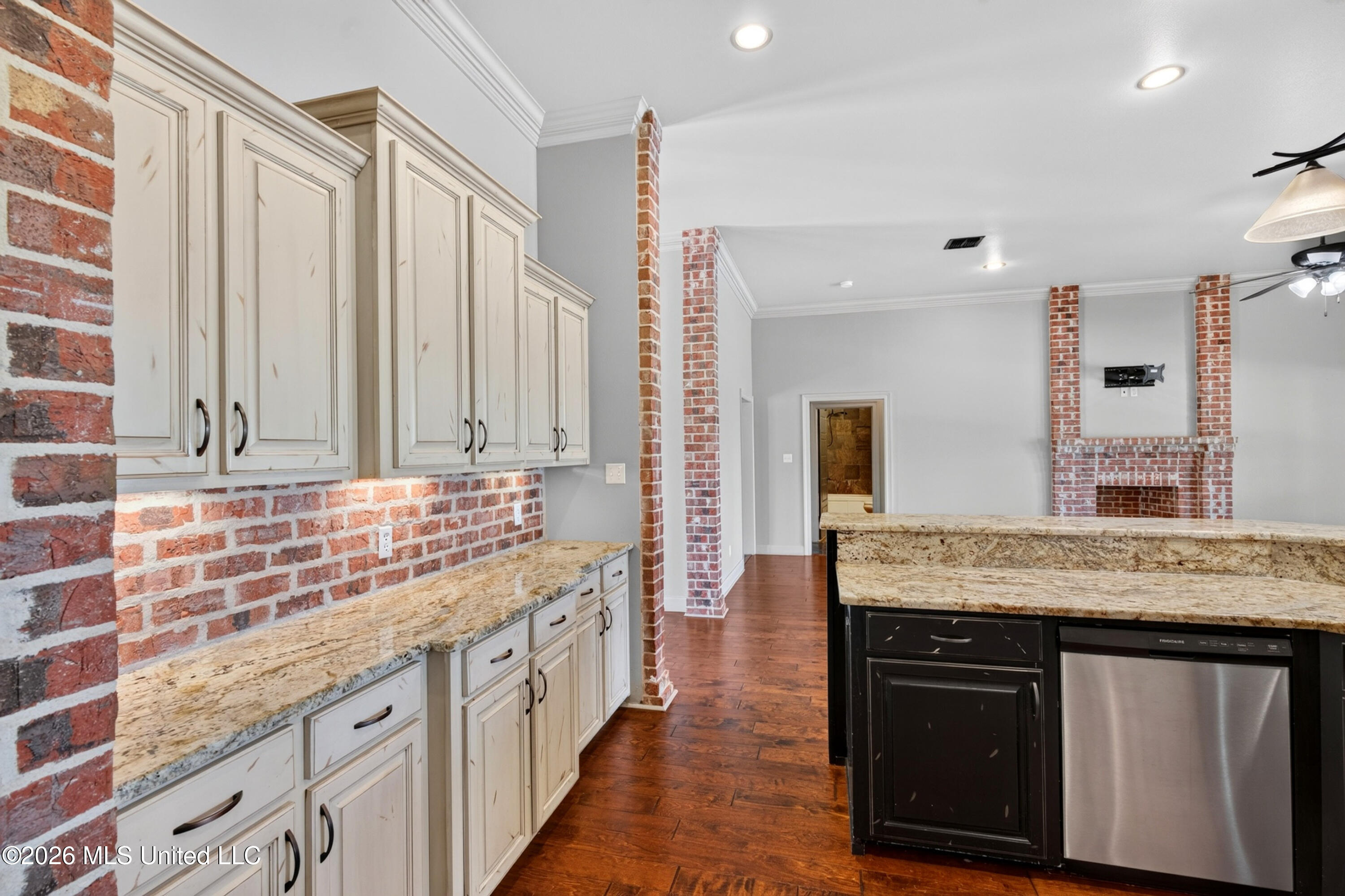 74 The Hills Drive Property Photo 23