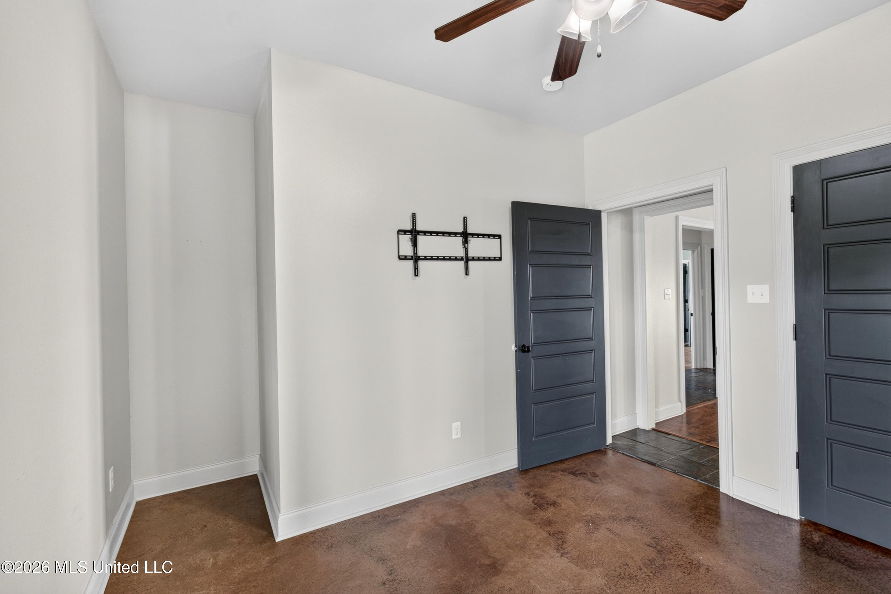 74 The Hills Drive Property Photo 26