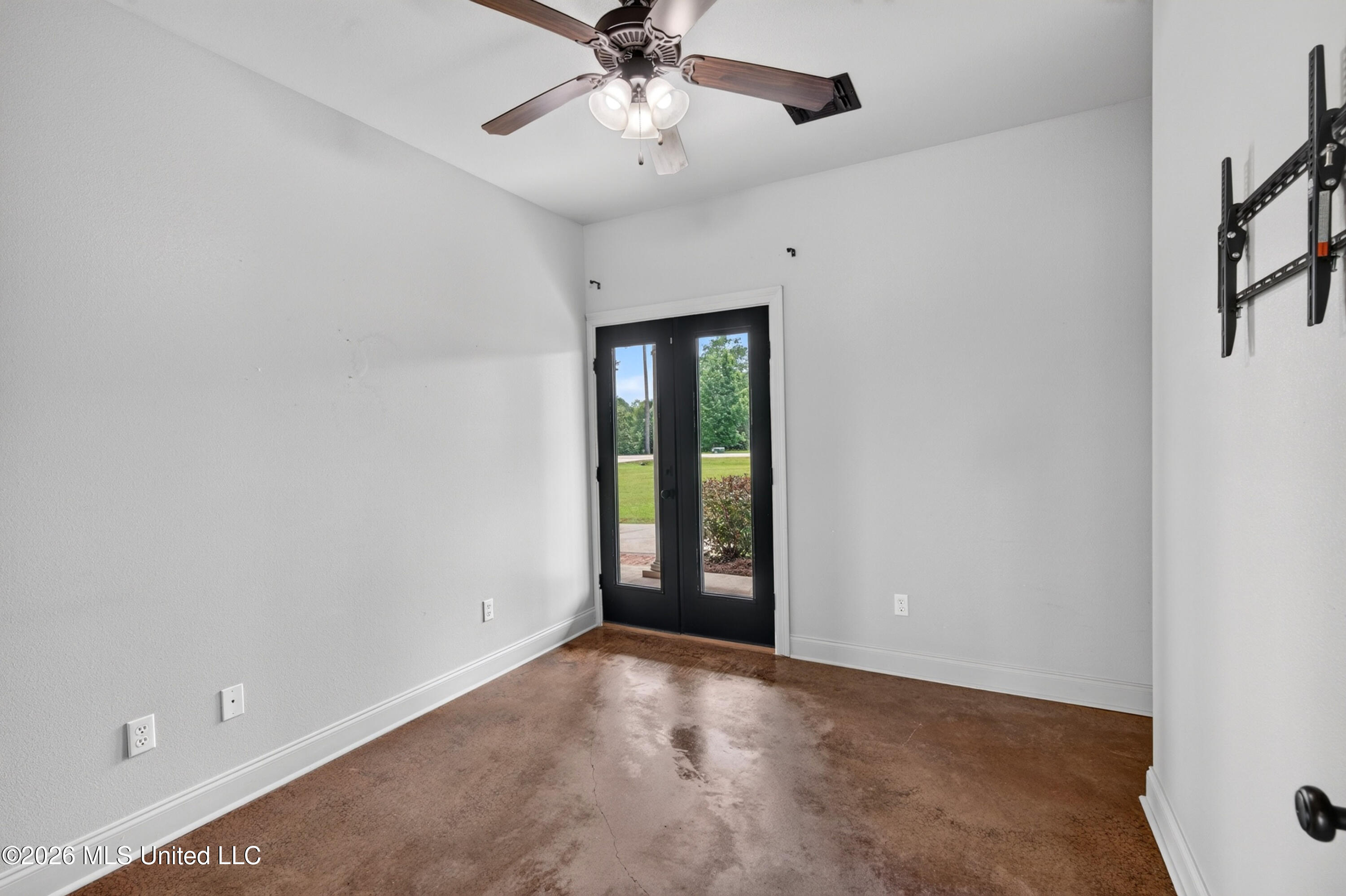 74 The Hills Drive Property Photo 27