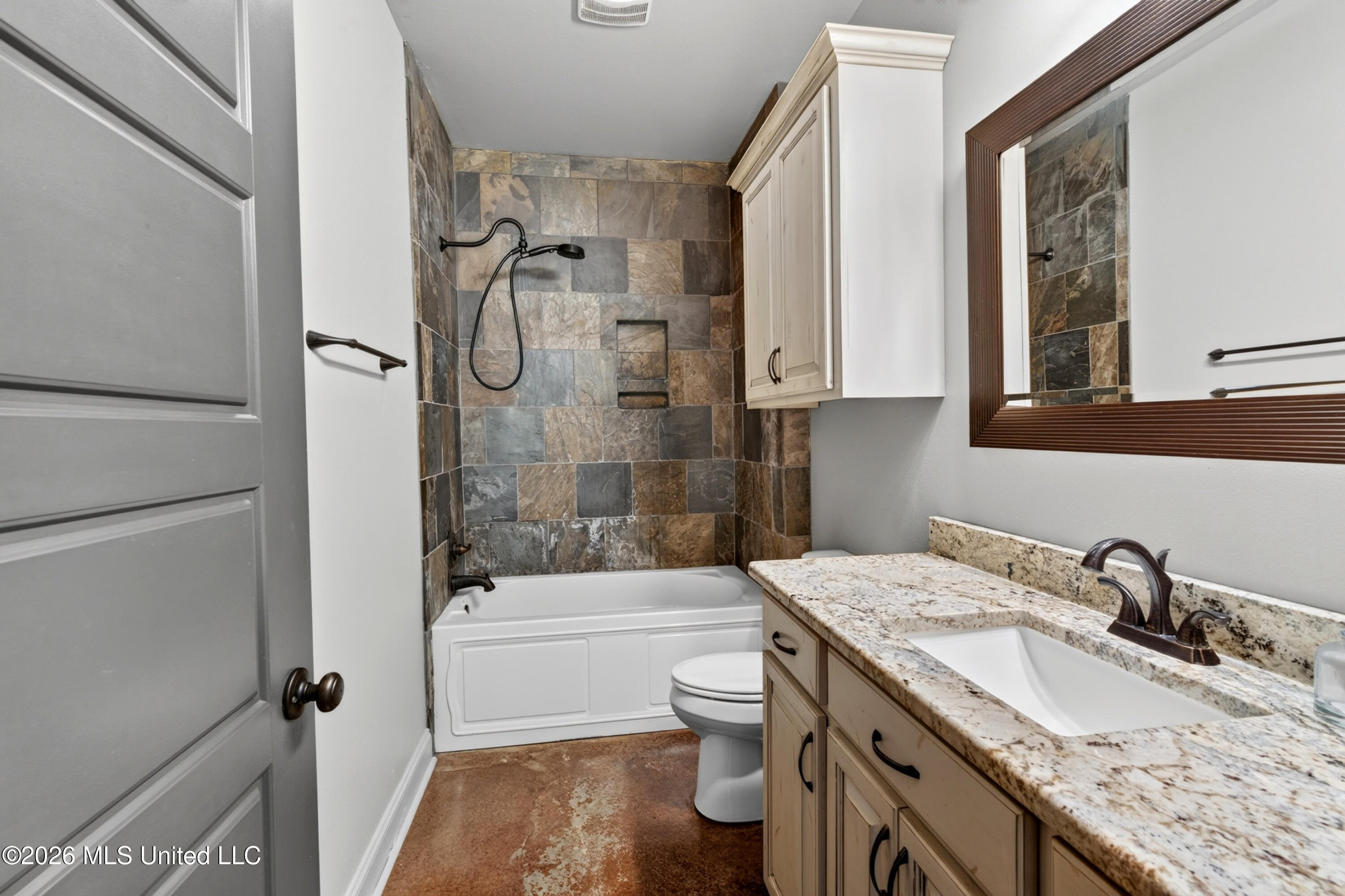 74 The Hills Drive Property Photo 28