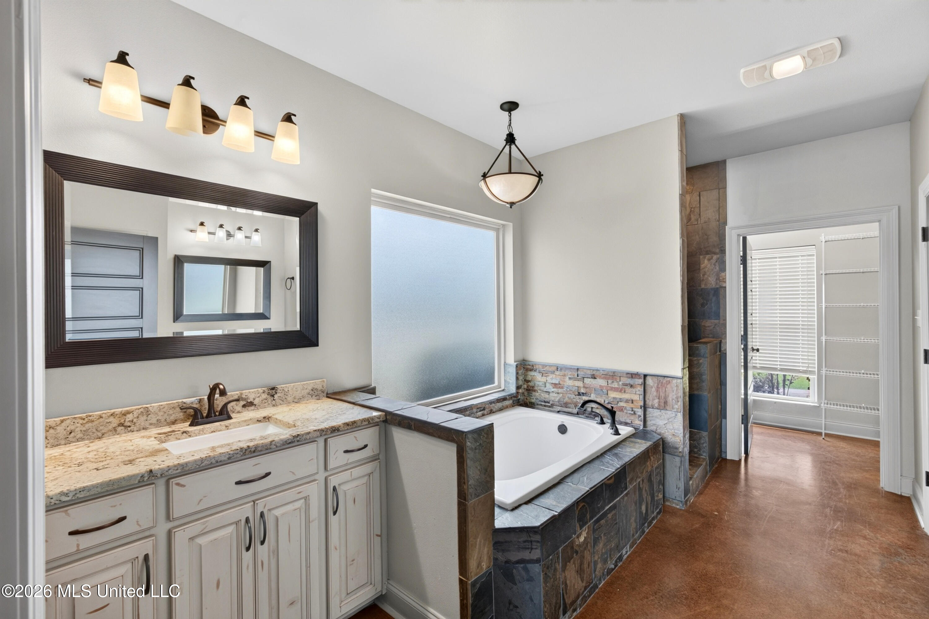 74 The Hills Drive Property Photo 32