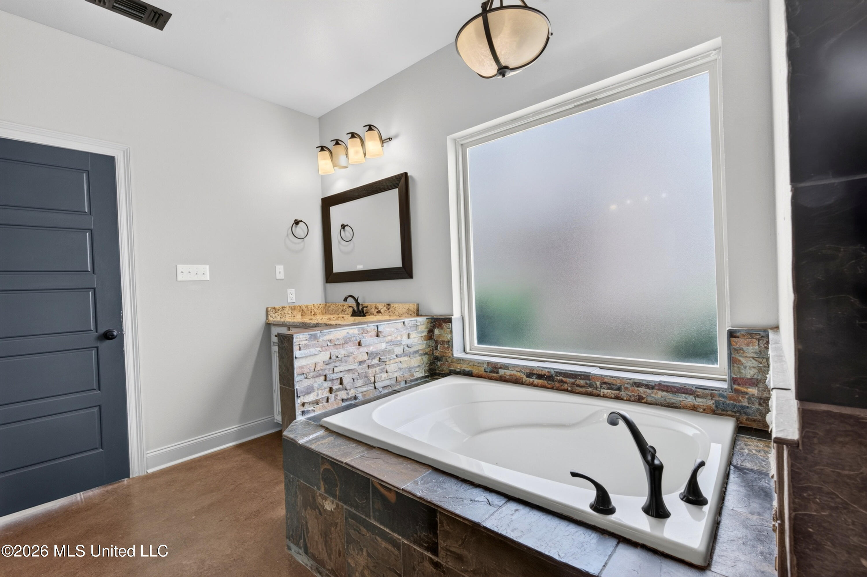 74 The Hills Drive Property Photo 34