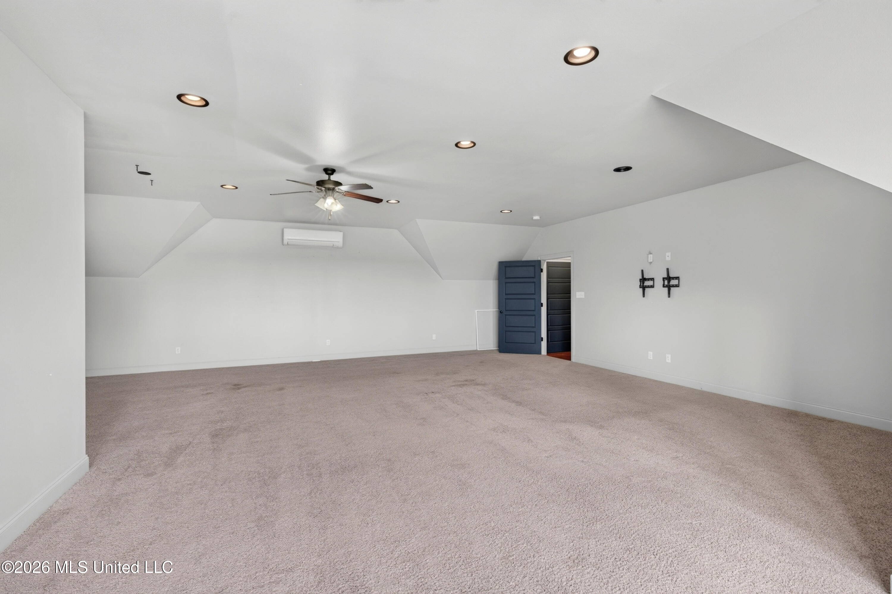 74 The Hills Drive Property Photo 43