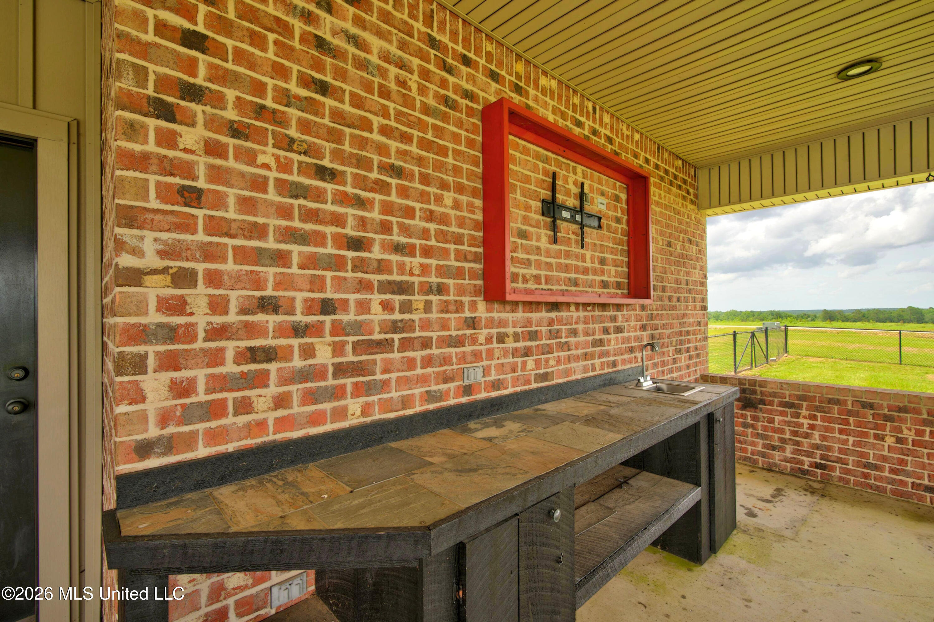 74 The Hills Drive Property Photo 53