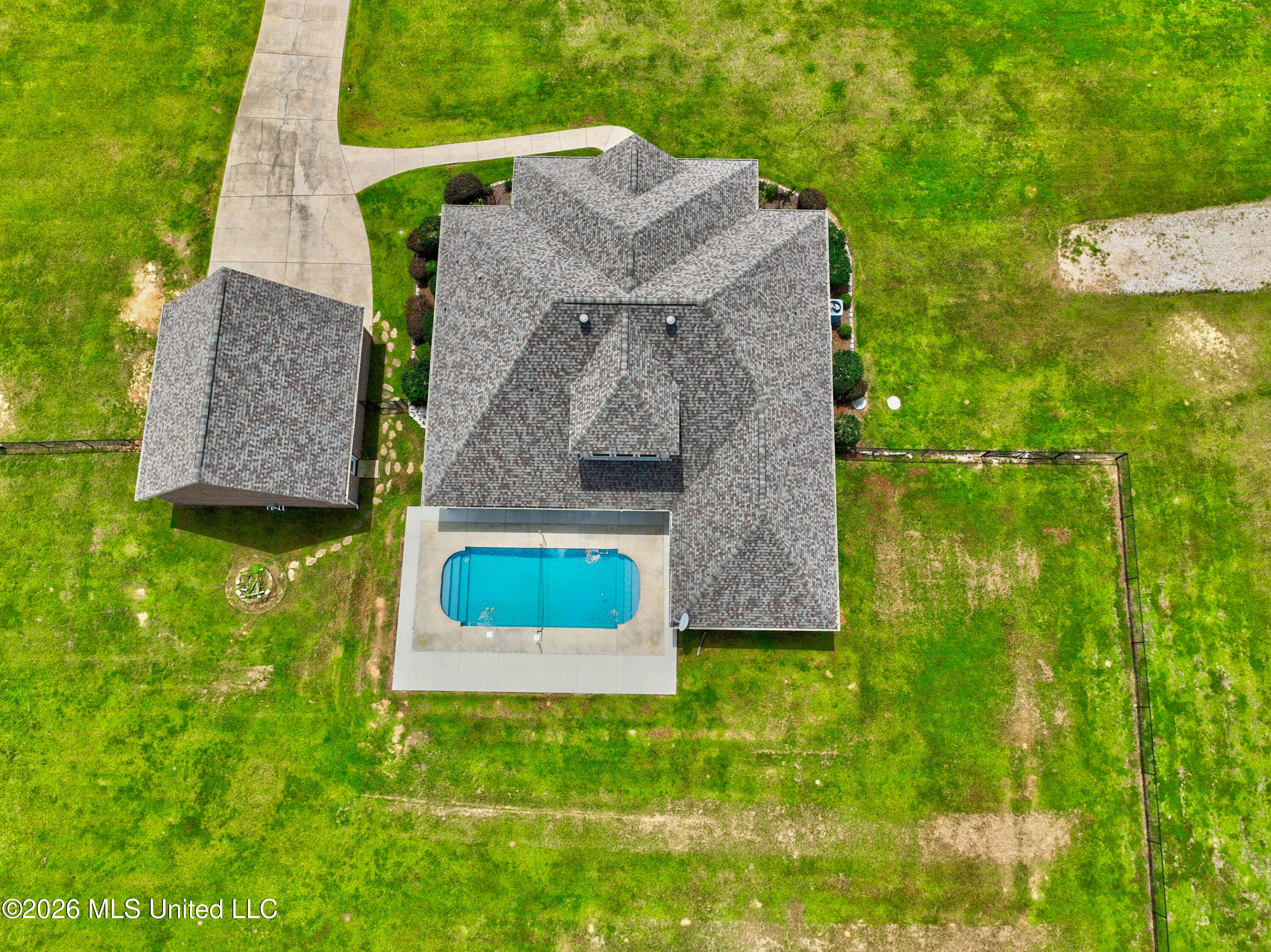 74 The Hills Drive Property Photo 62