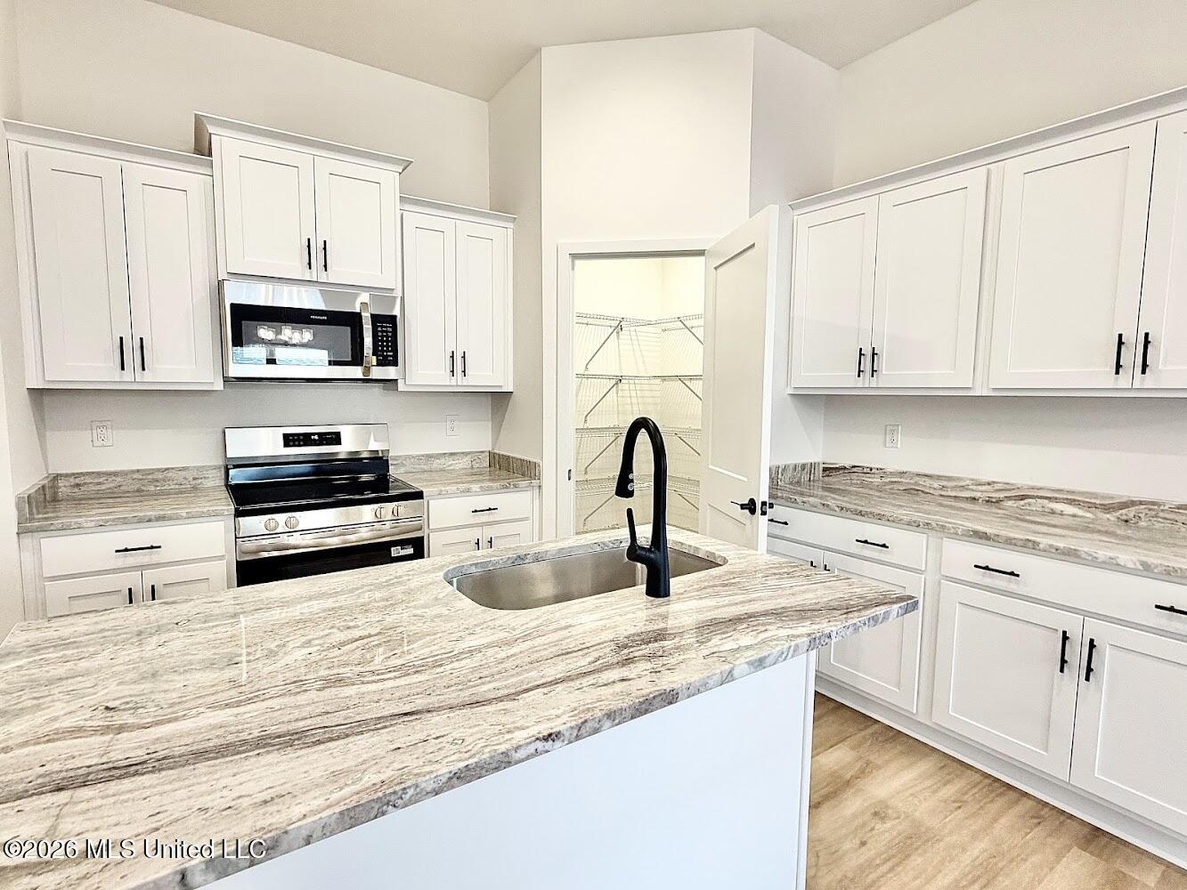 14168 Hartland Drive Property Photo 2