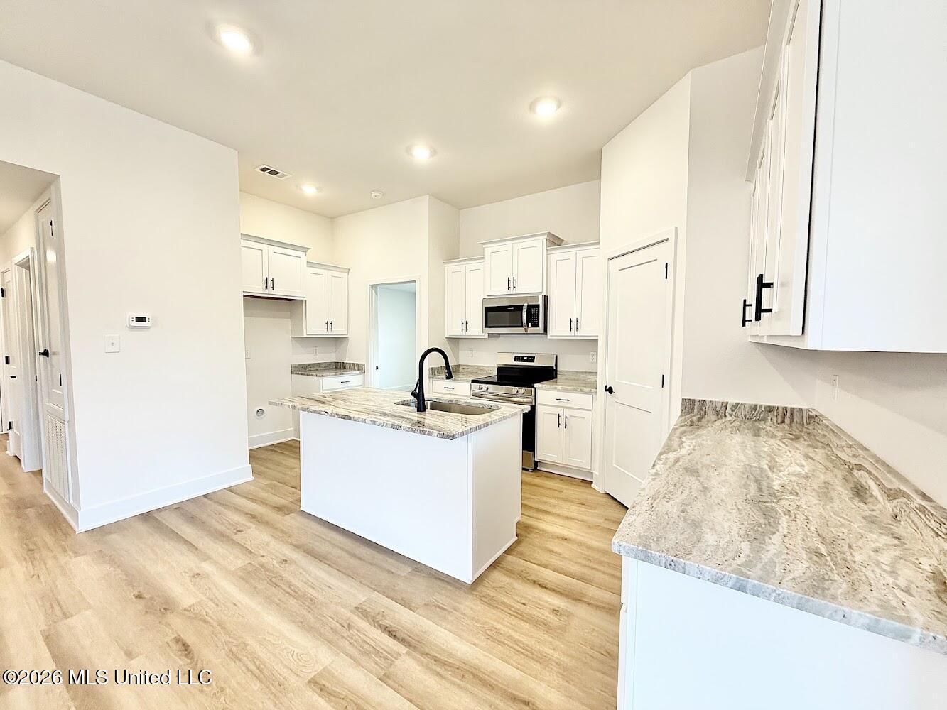 14168 Hartland Drive Property Photo 3