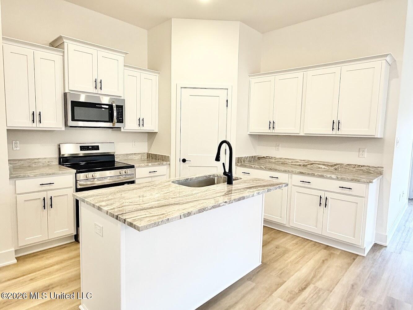 14168 Hartland Drive Property Photo 10