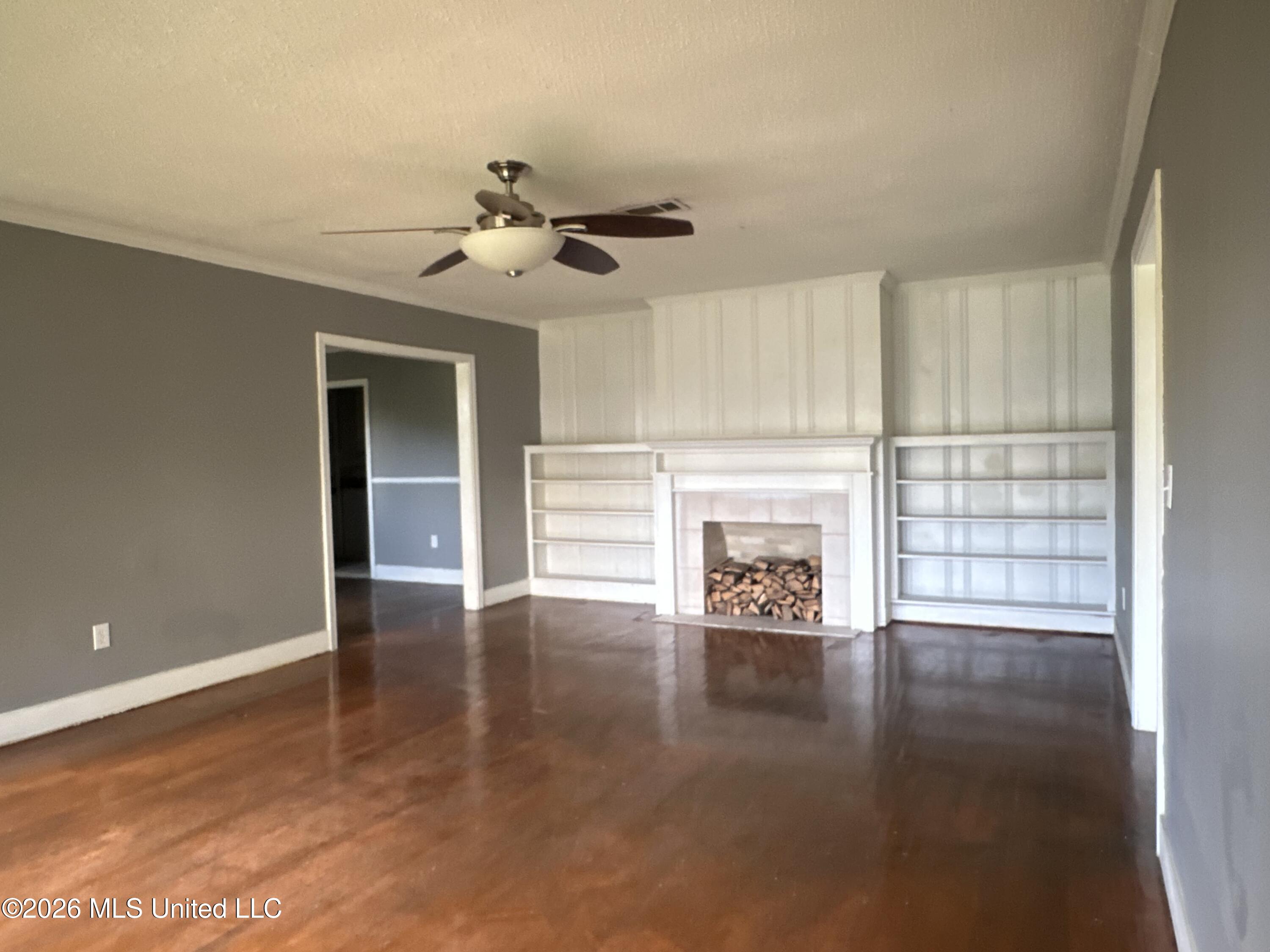 460 W Northside Drive Property Photo 2