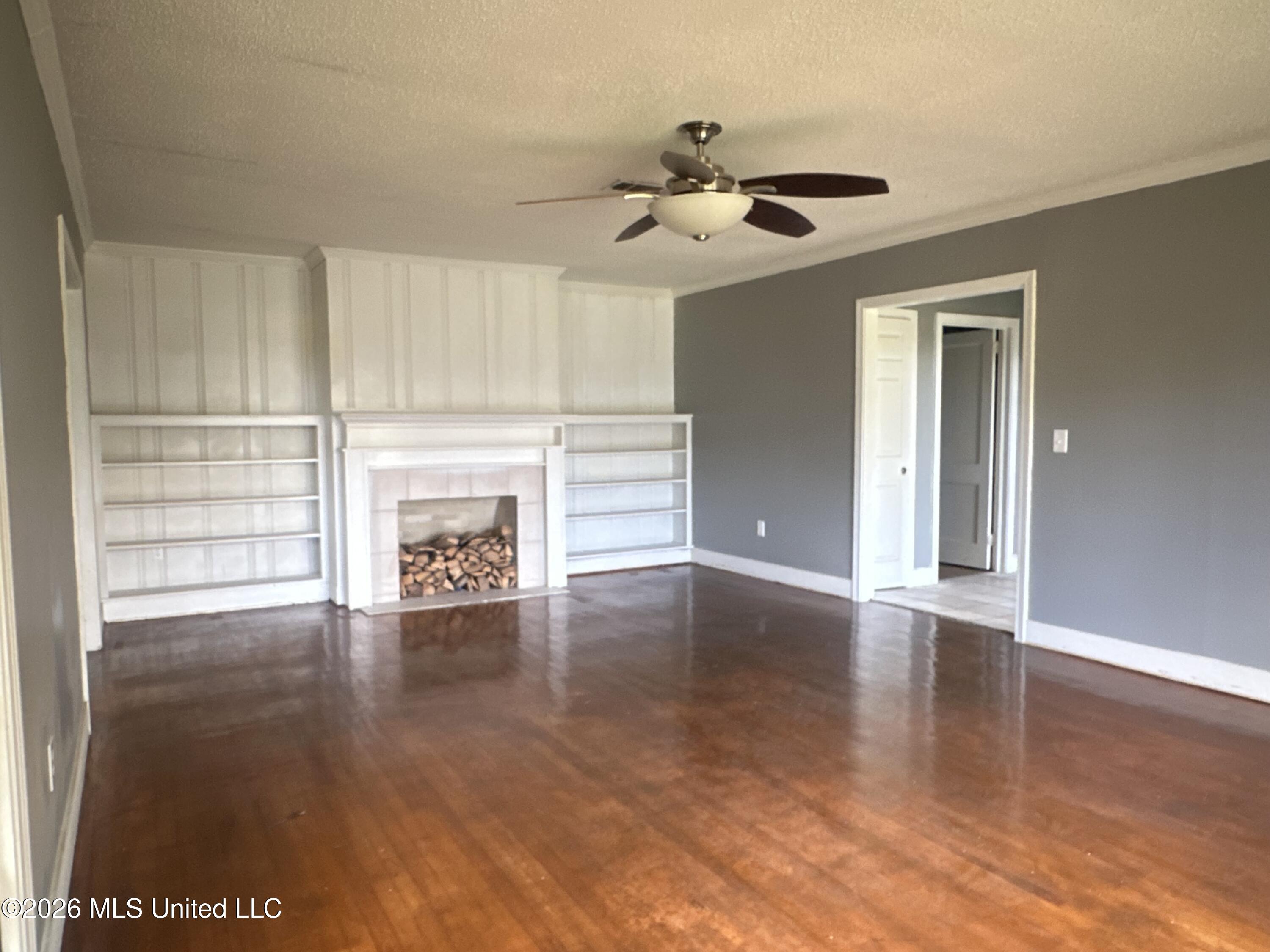 460 W Northside Drive Property Photo 5