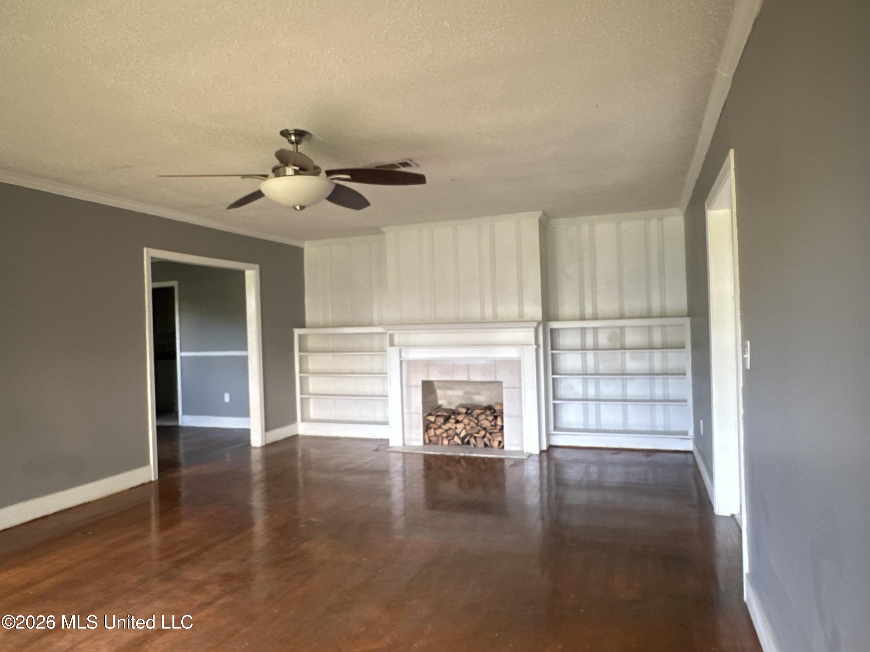 460 W Northside Drive Property Photo 6