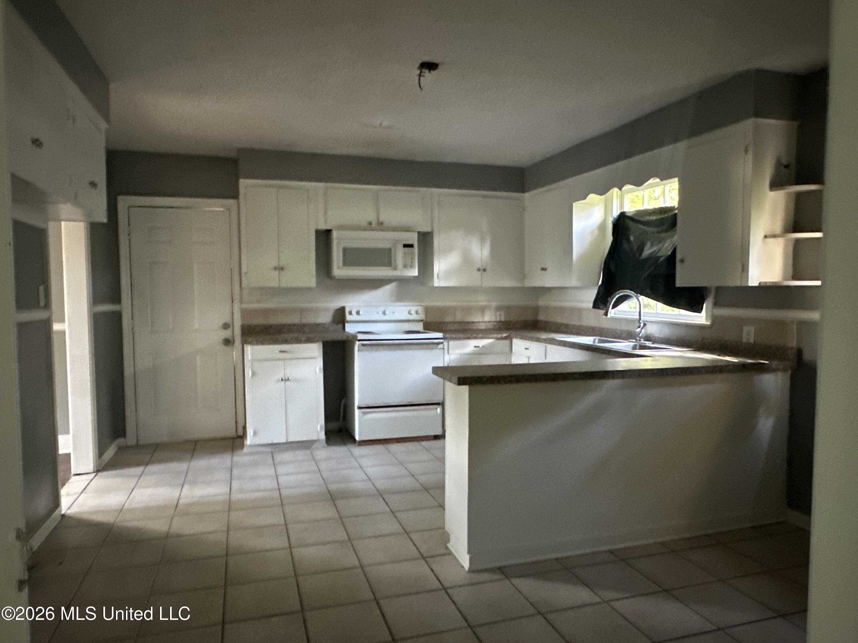 460 W Northside Drive Property Photo 11