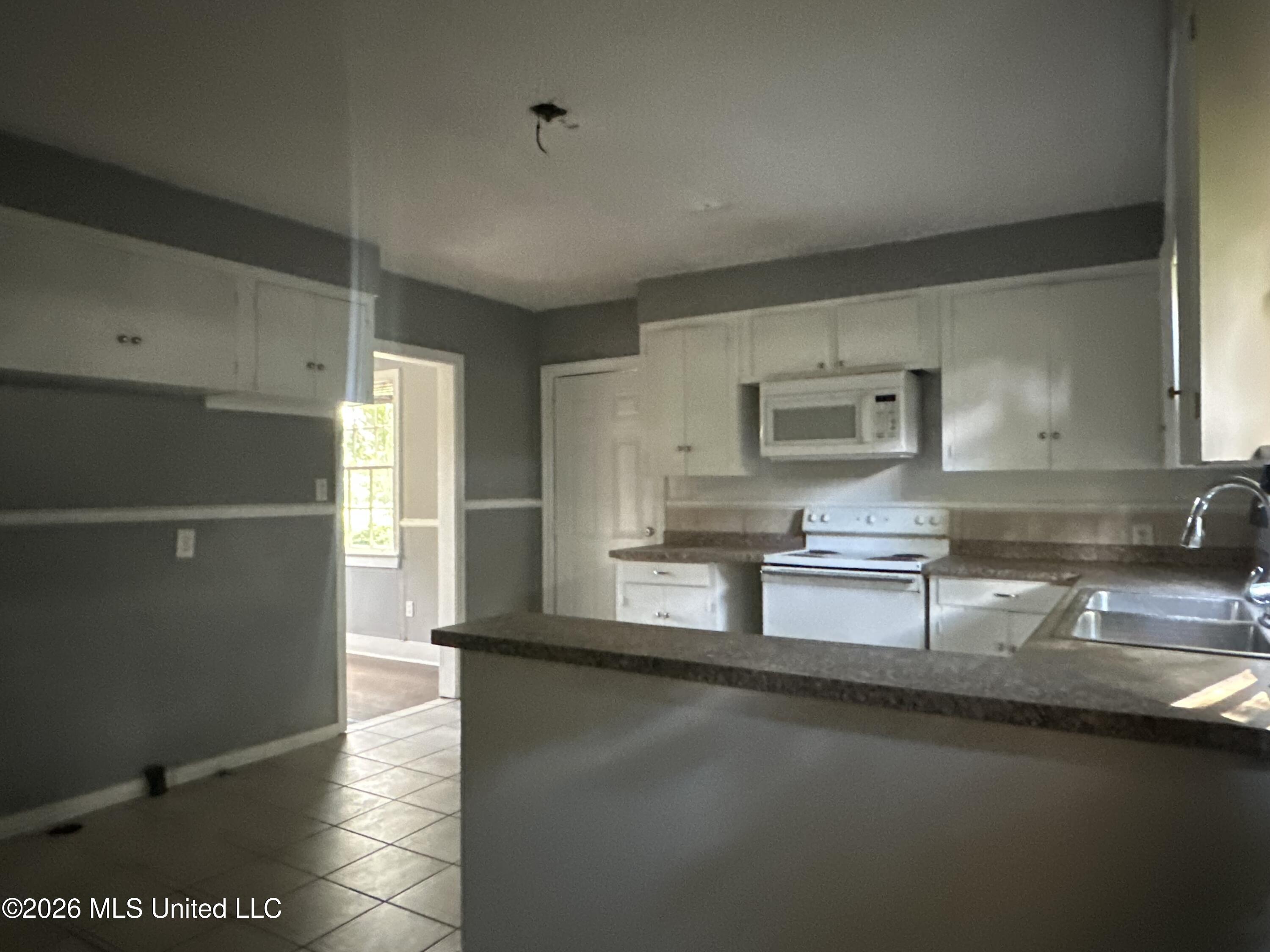 460 W Northside Drive Property Photo 12