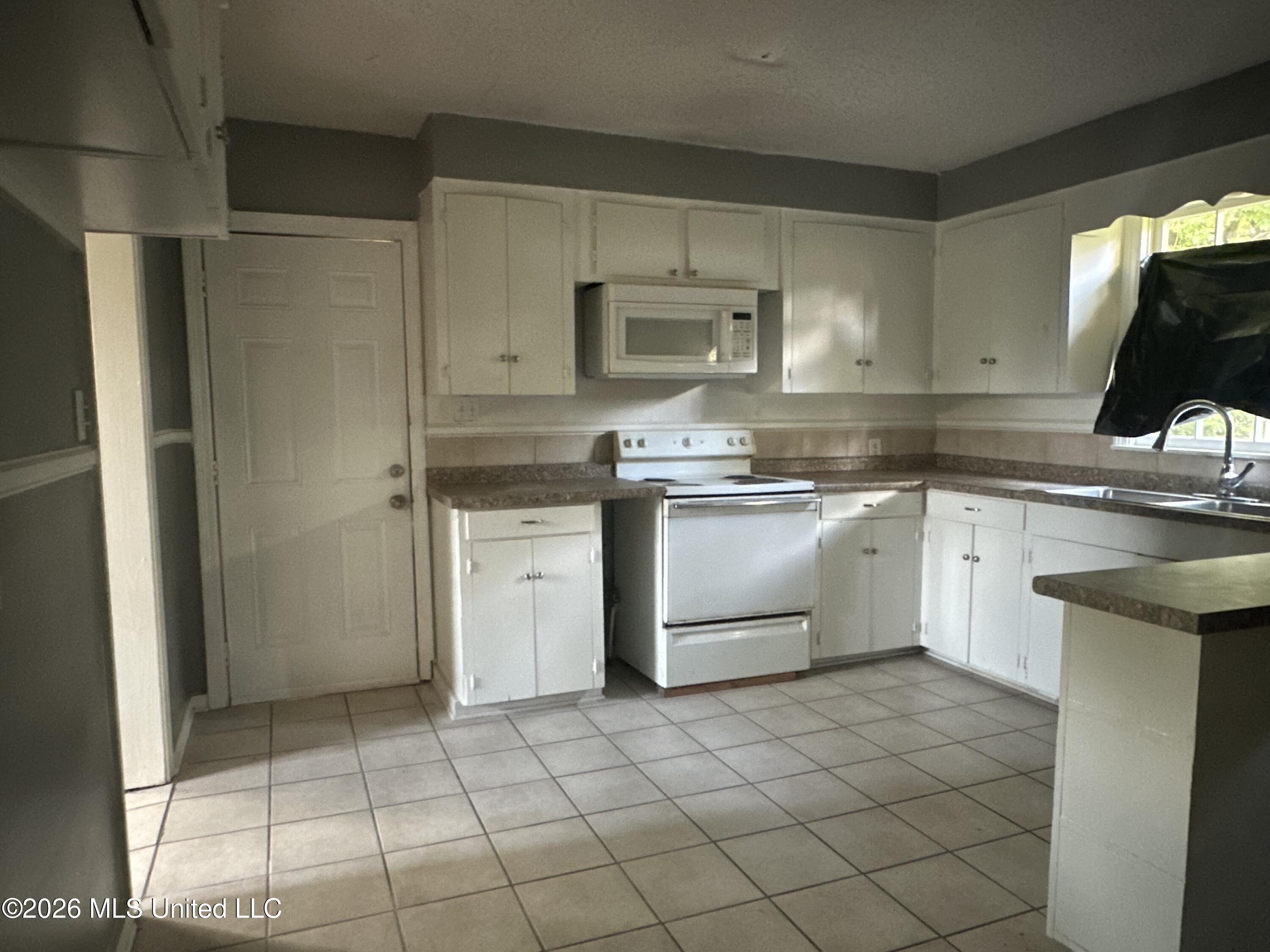 460 W Northside Drive Property Photo 13