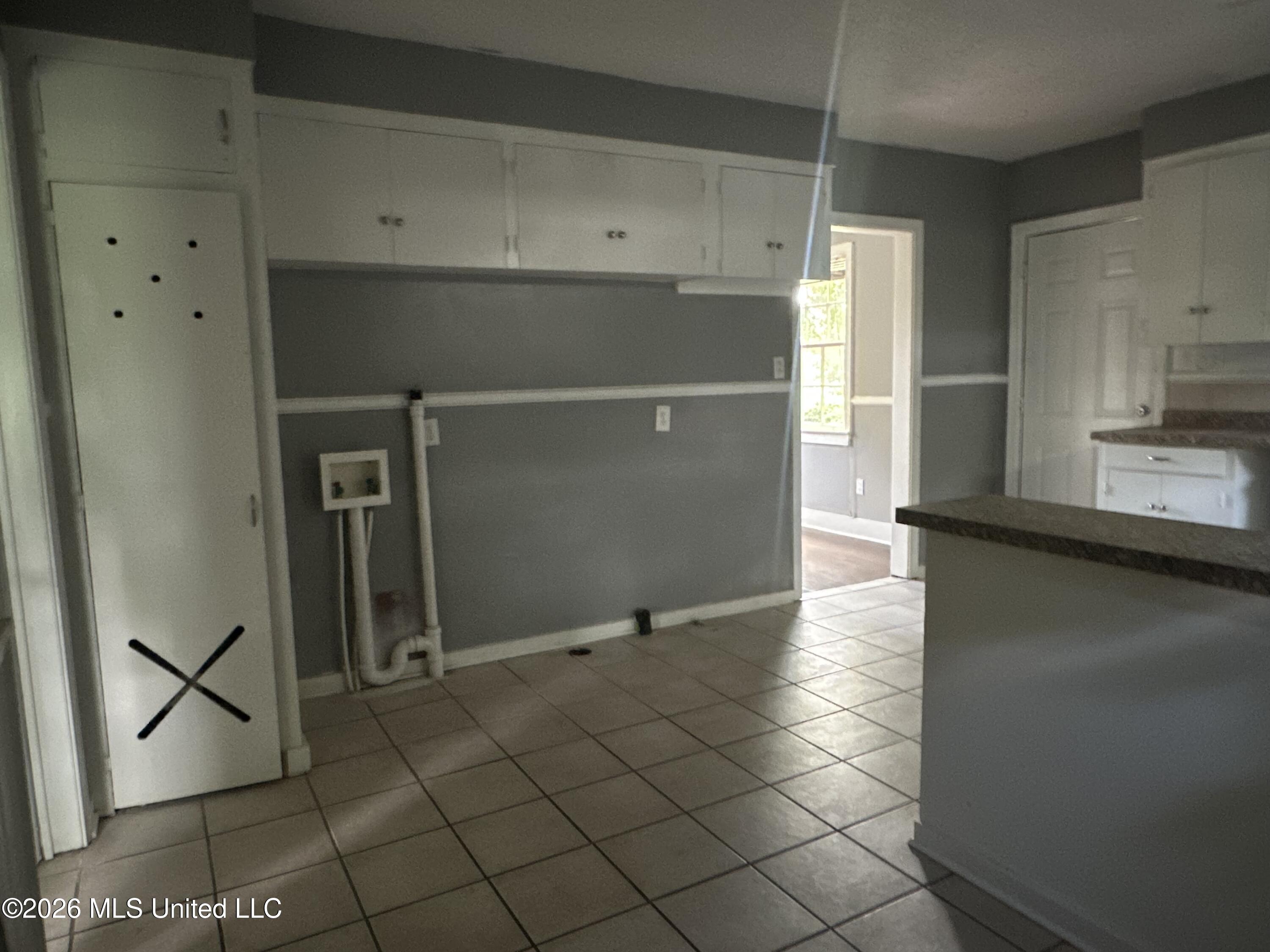 460 W Northside Drive Property Photo 15